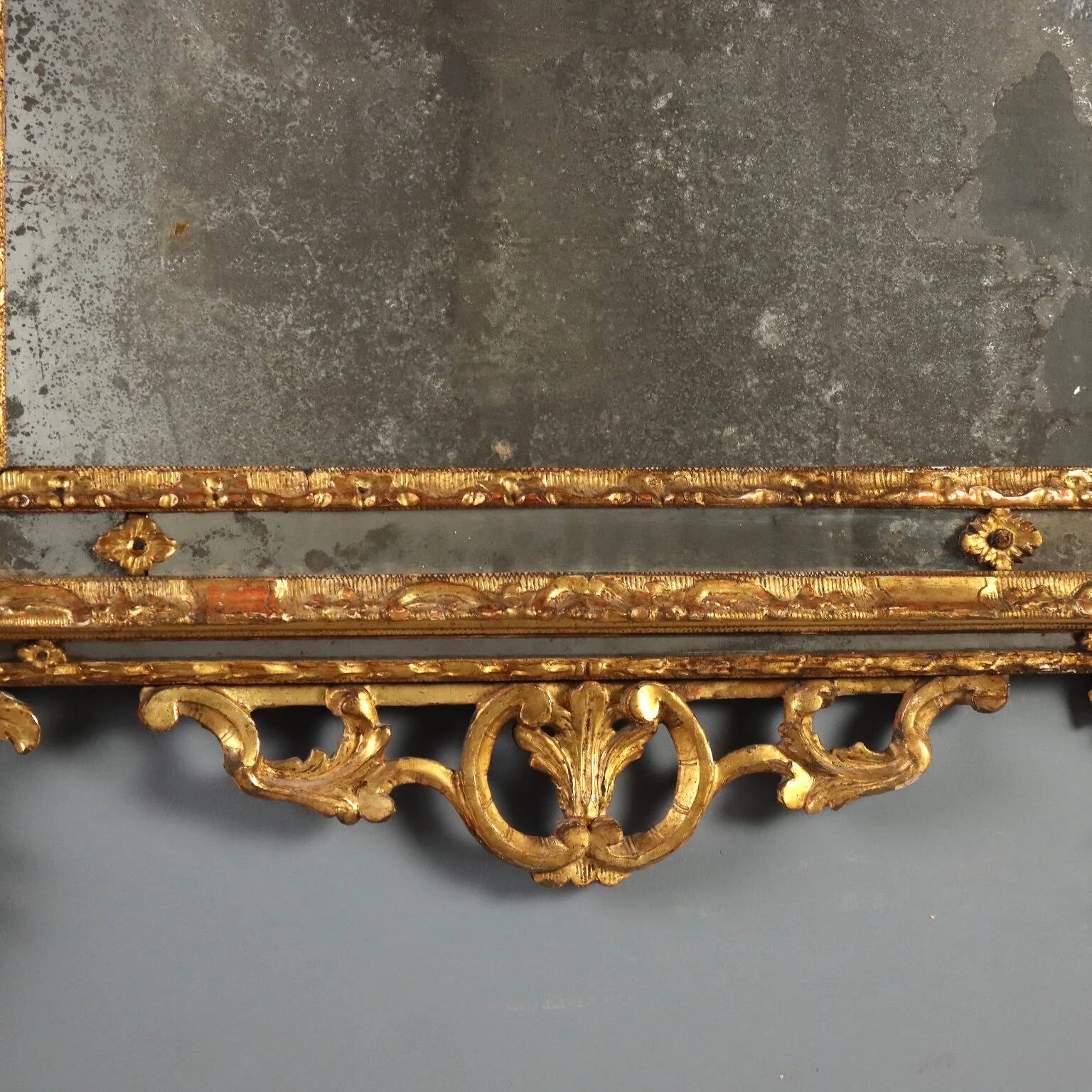 Antique mirror in gilded lime wood, Baroque sculptures, 18th century