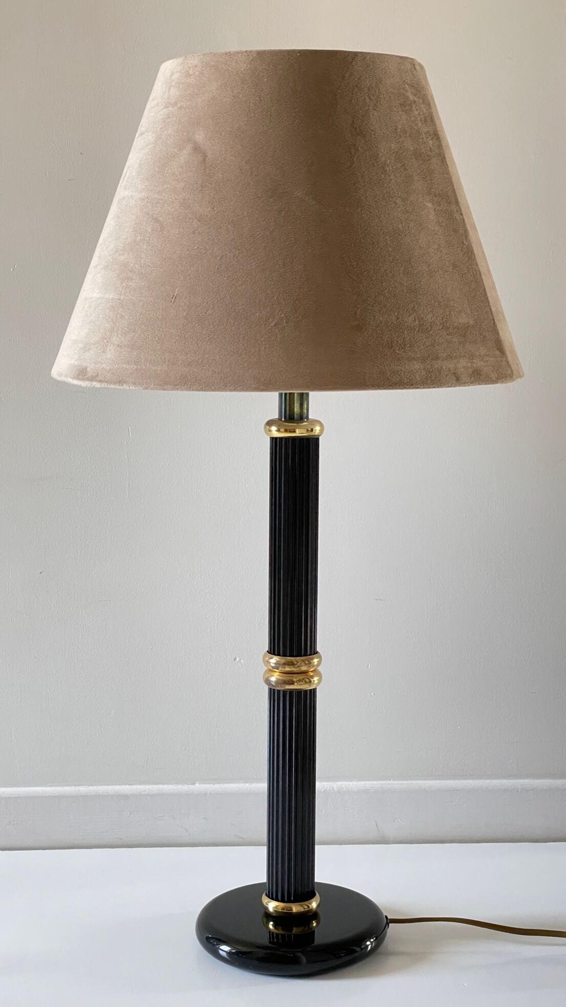 Lampe Le dauphin laiton et velours