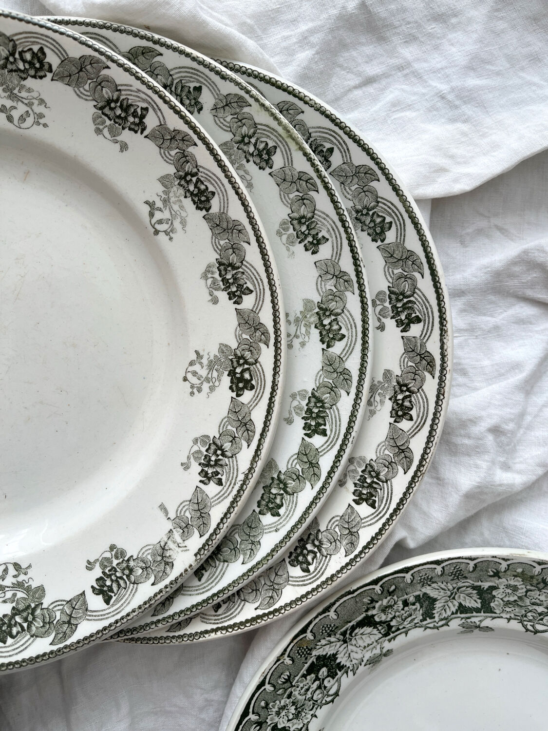 6 mismatched ironstone flat plates Murier Violetta