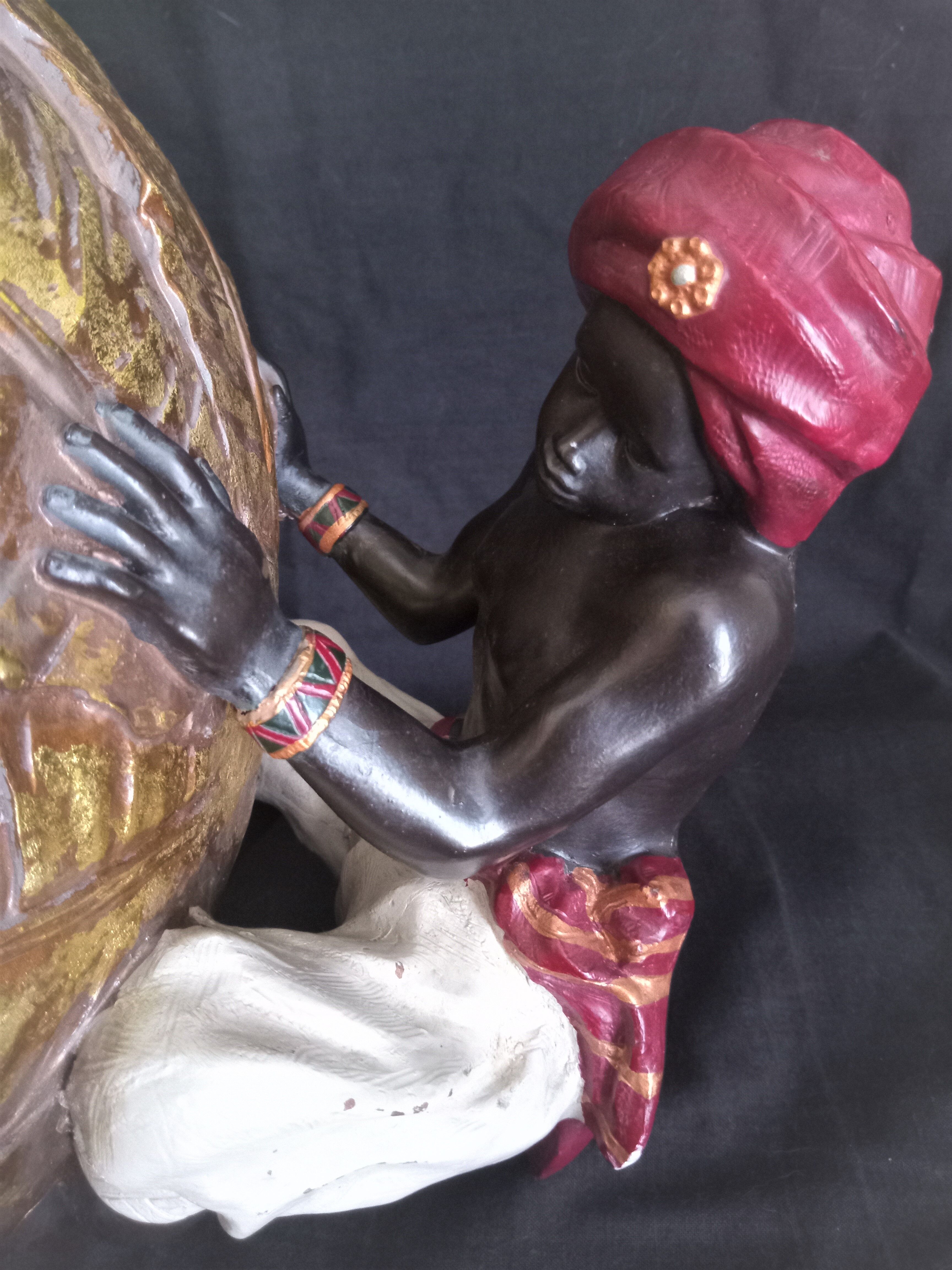 Centerpiece (empty pocket) in resin with African character