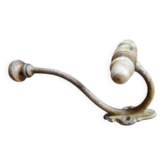 Patère ancienne en bois et métal