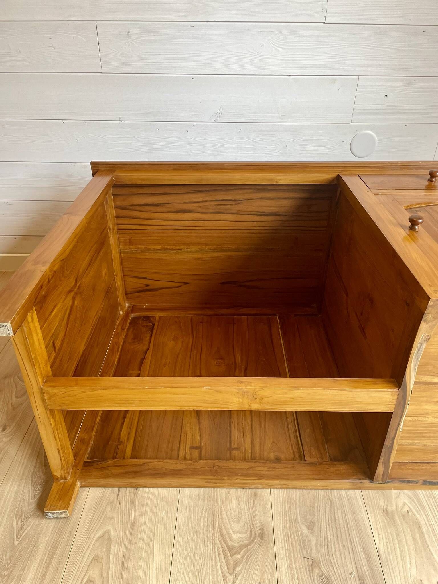 Vintage wooden desk with 1 drawer and 1 door.