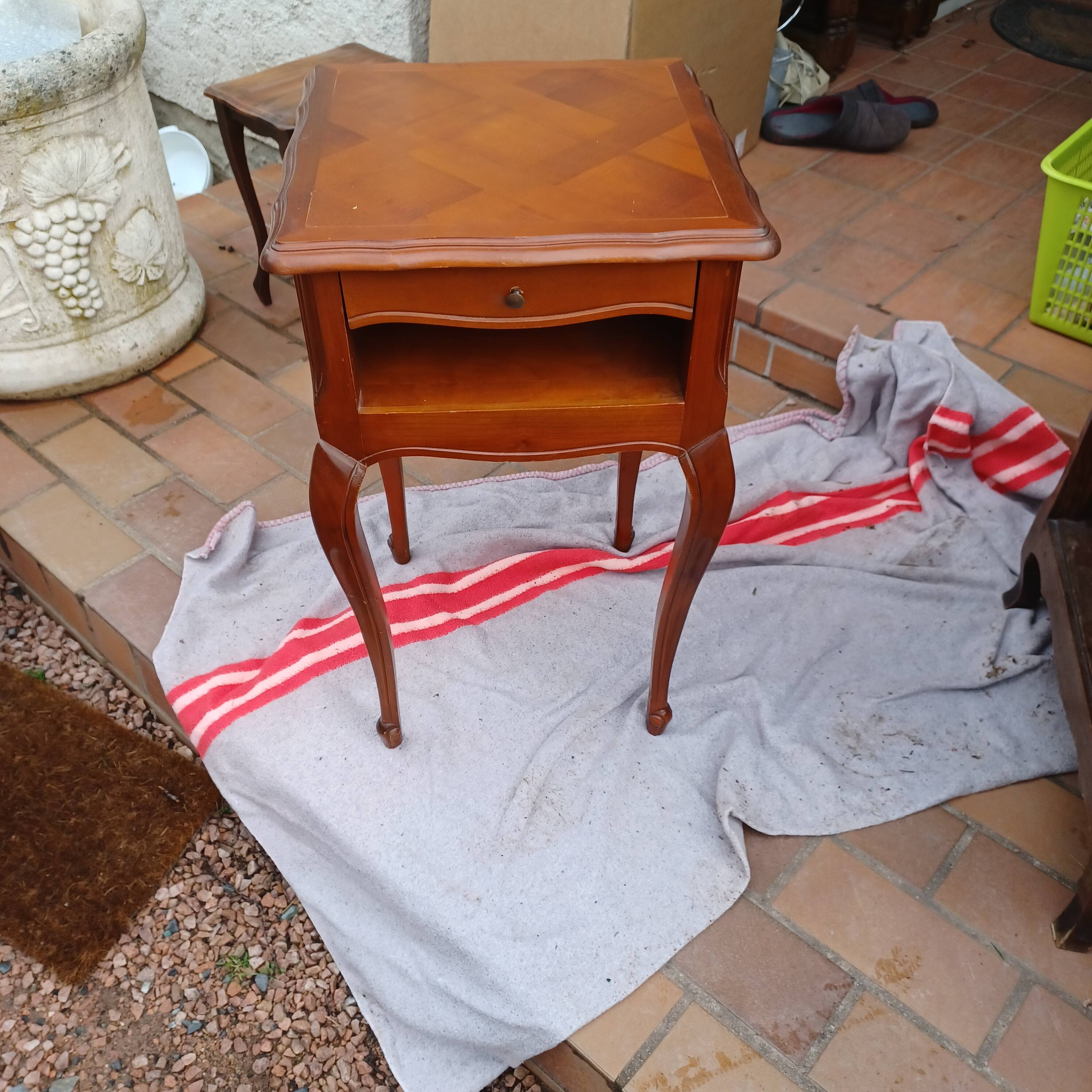 Meuble d'appoint pour téléphone avec son tabouret