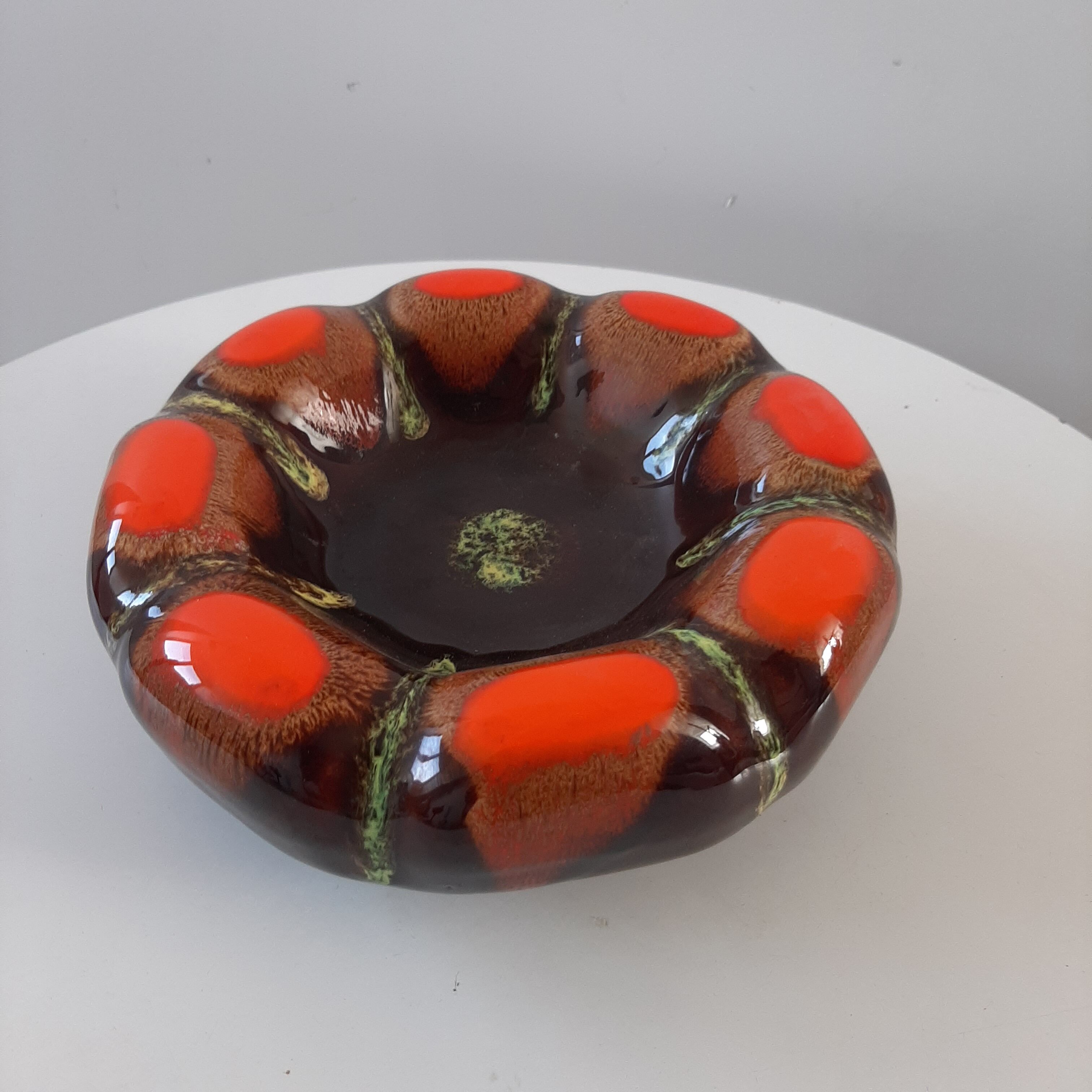 ashtray in vintage ceramic