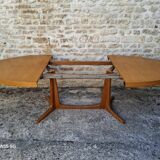 Baumann oval table