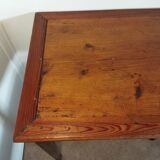 Spindle legs desk