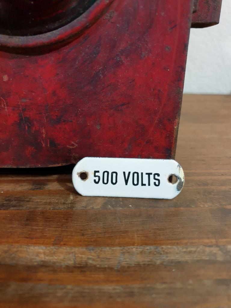 Industrial enamelled plate 500 V