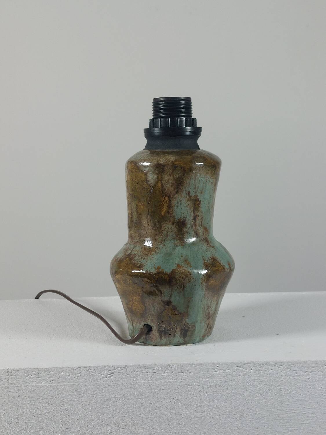 Lampe de table en céramique artisanale vintage du milieu du siècle
