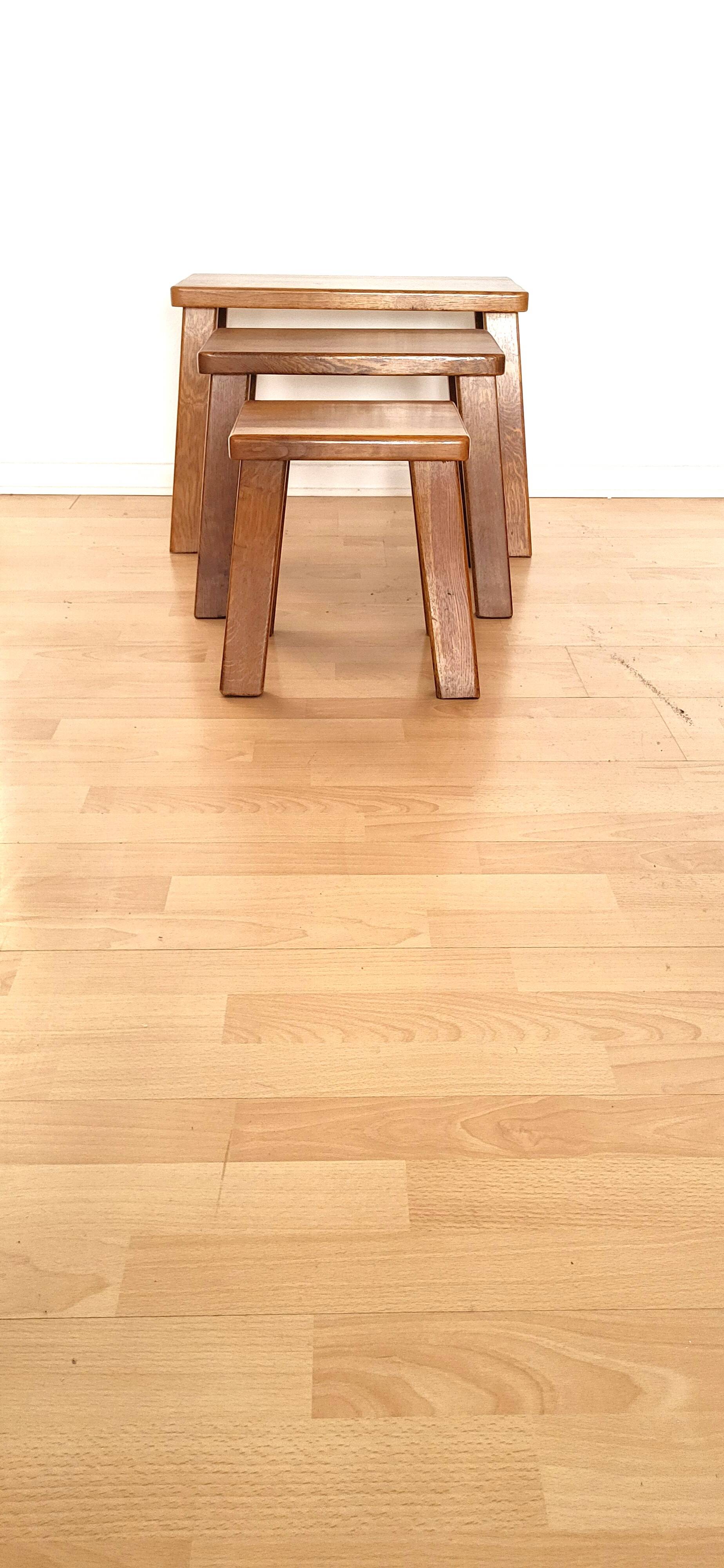 3 nesting tables in Brutalist style from the 70s in light oak.