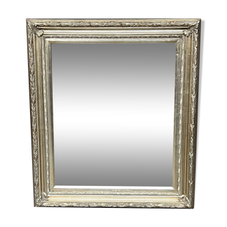 Miroir de fausset dans un beau cadre baguette