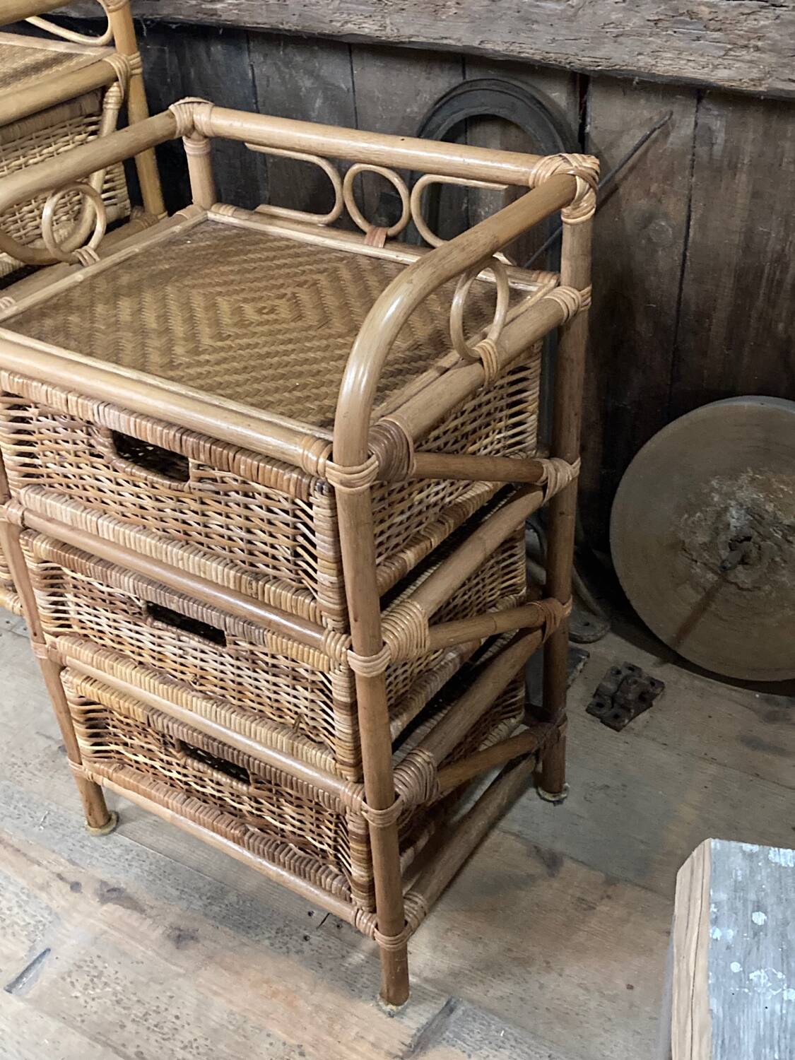 Meuble en rotin vintage