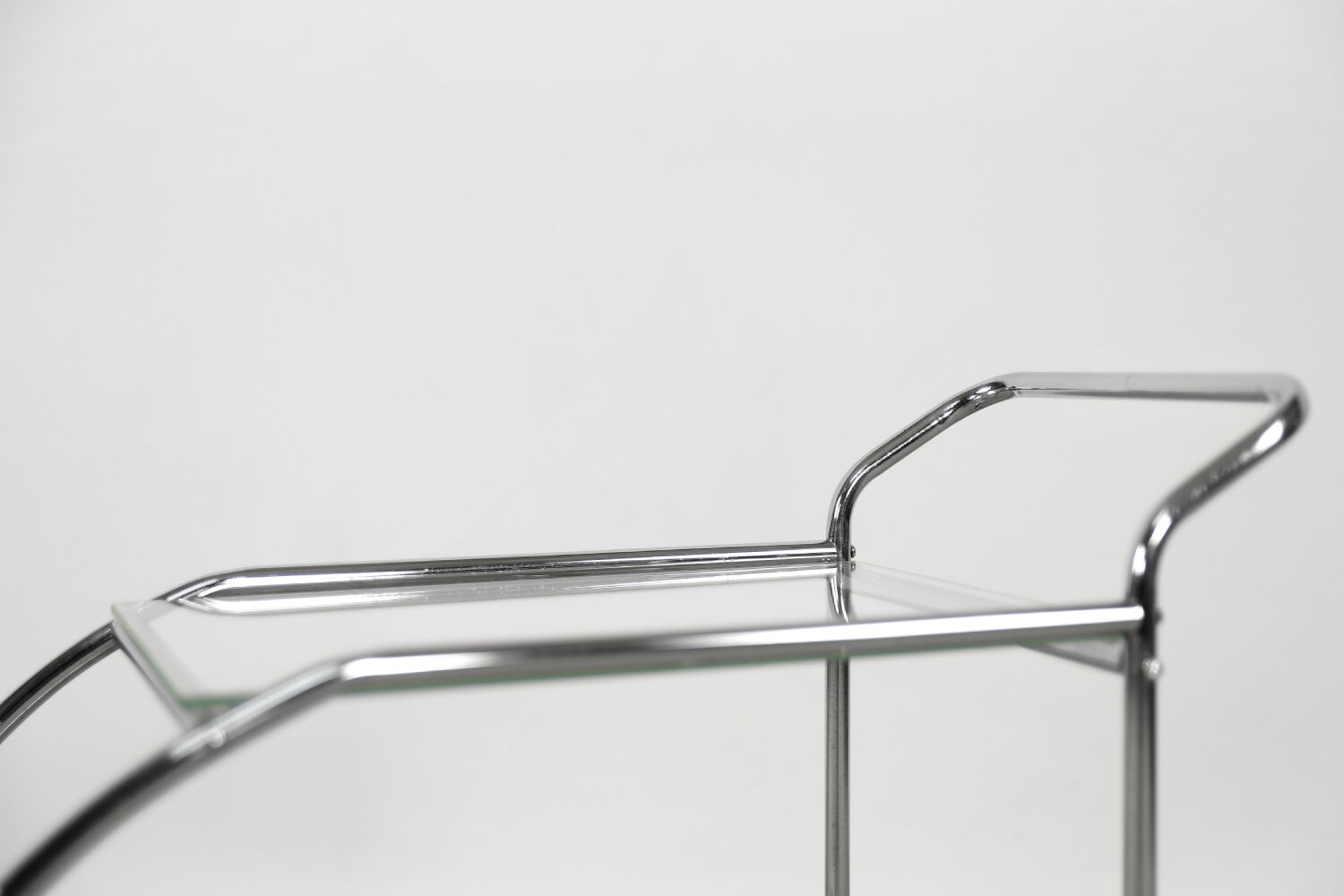 Vintage art dèco tubular steel chrome plated and glass bar cart, 1950s