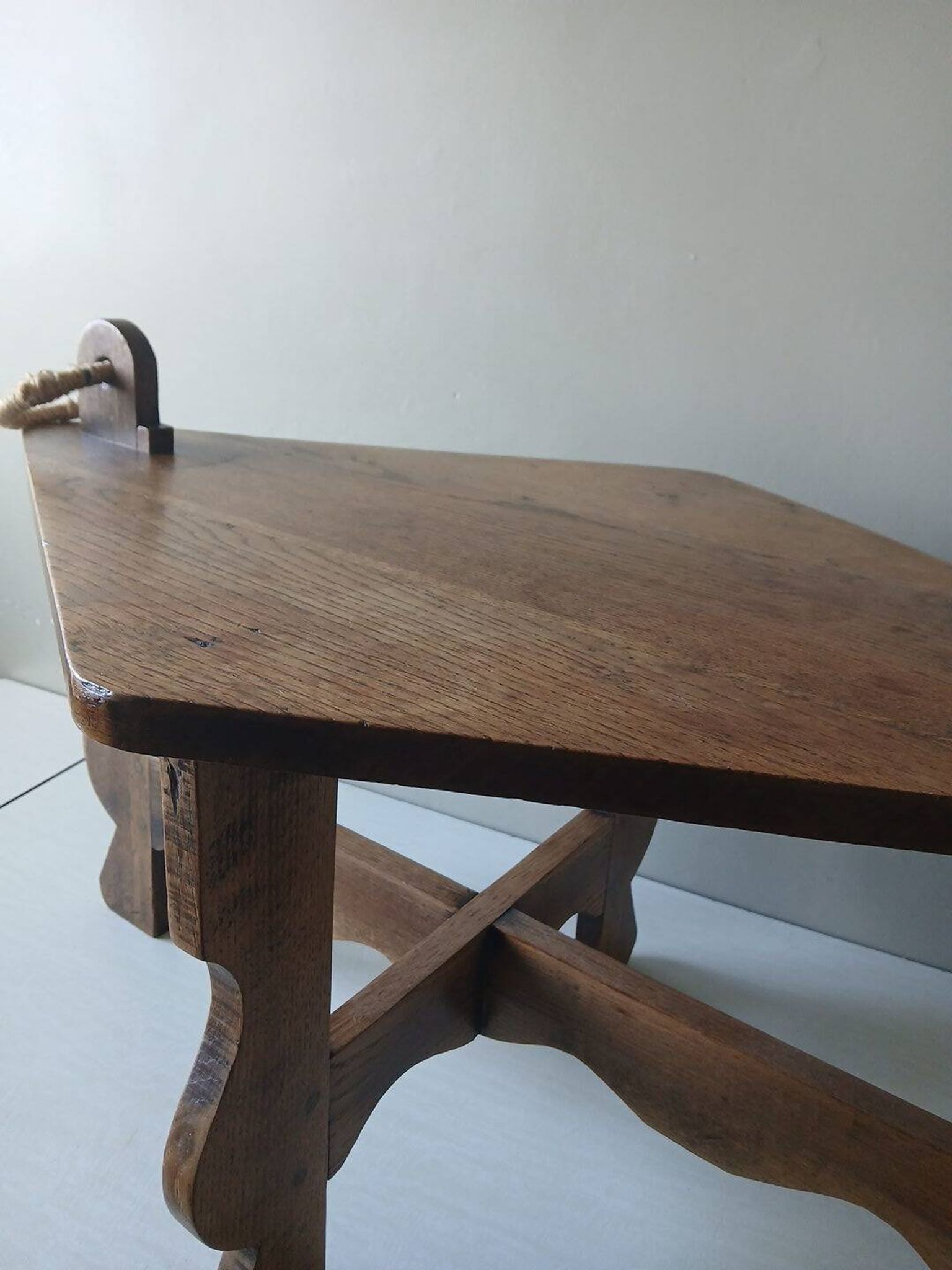 Brutalist coffee table from the 1950s – Solid oak – Handmade assembly