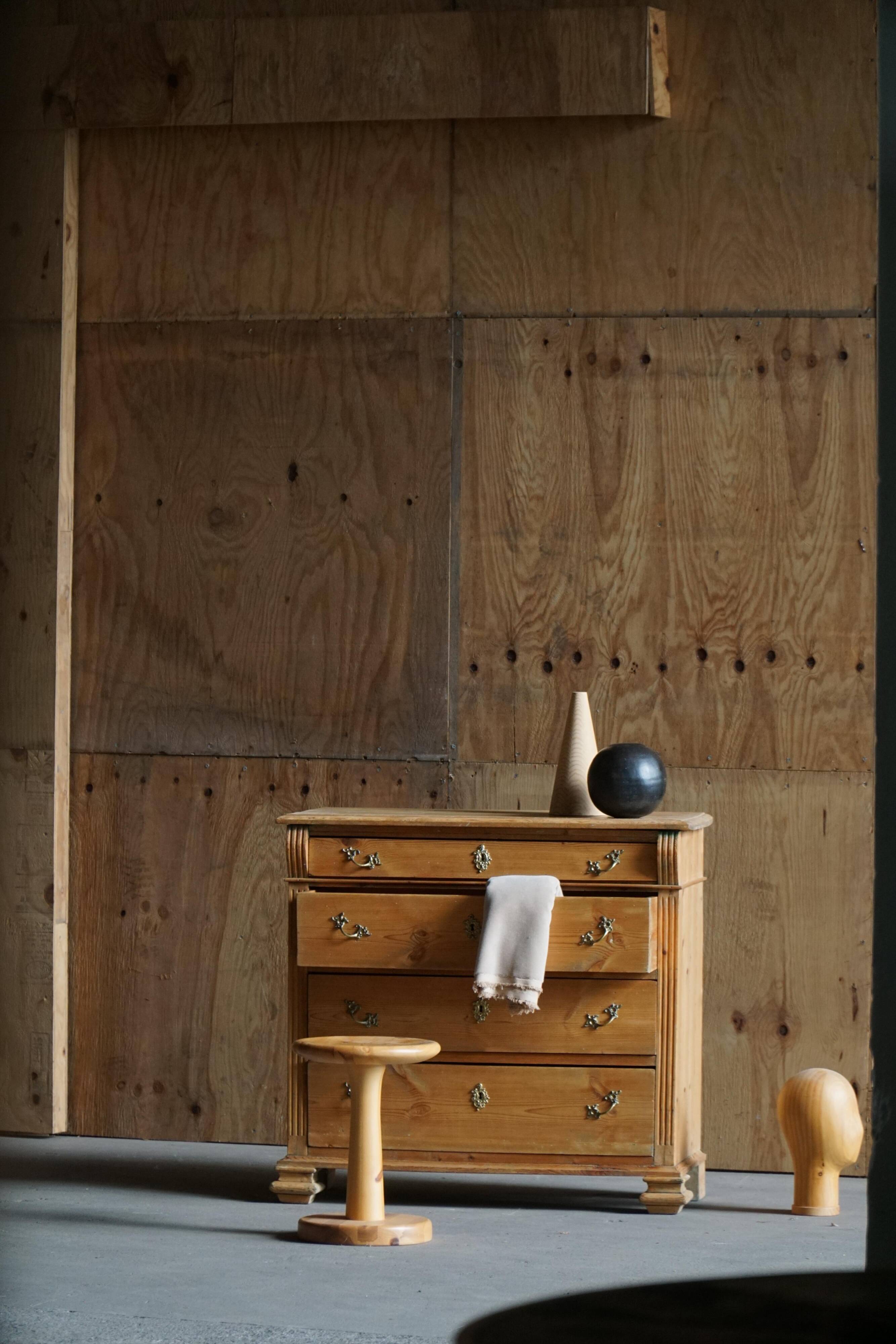 Ancienne commode danoise en pin, début du 20e siècle