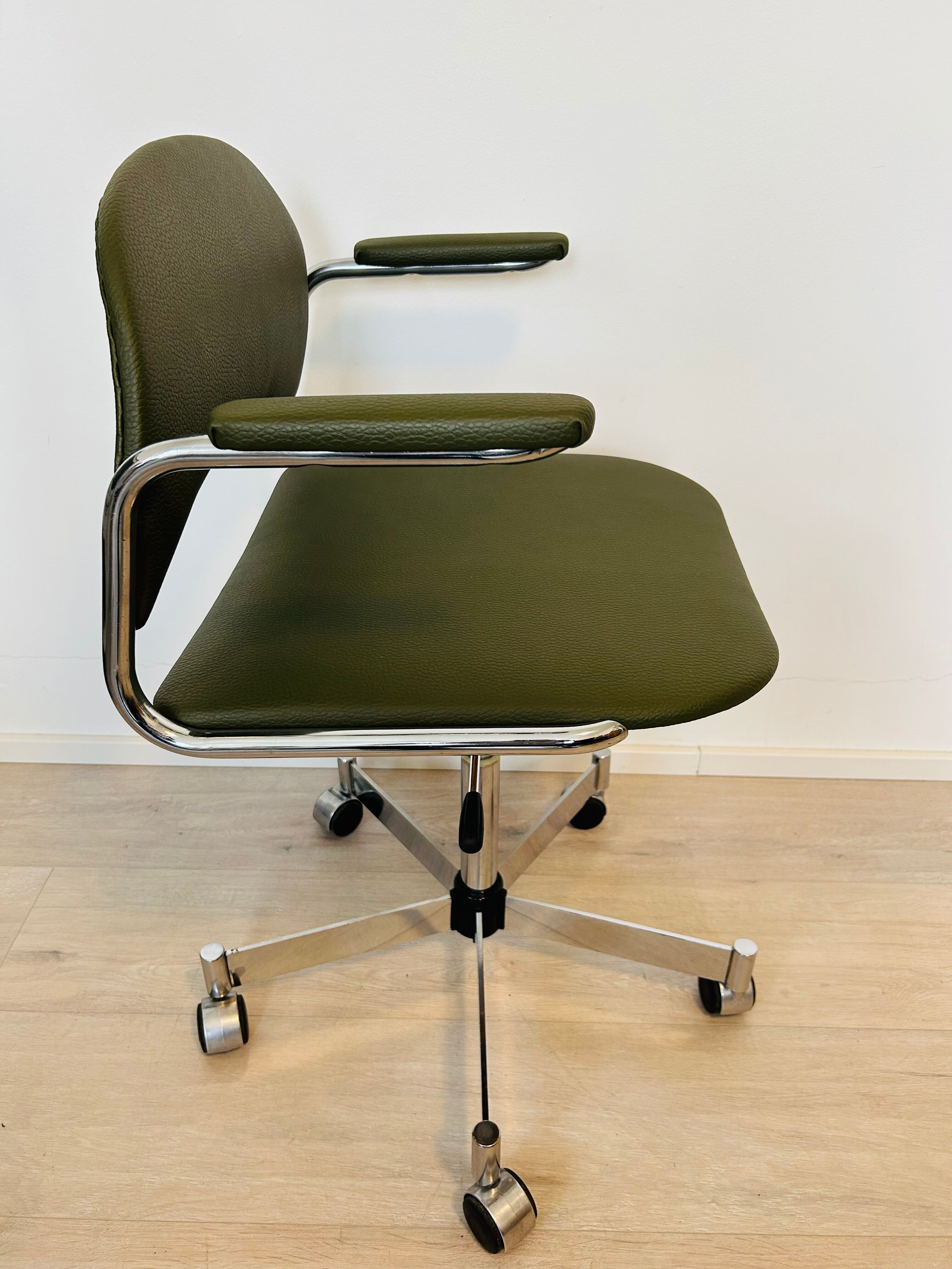 Fully Restored Kovona Office Des Chair by Kovona, Czechoslovakia 1980’s