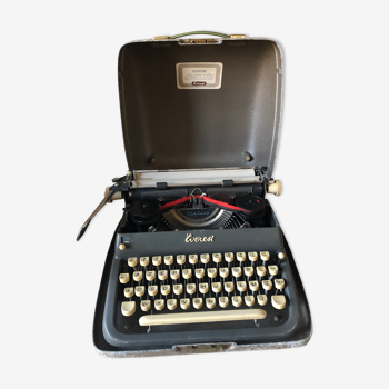 Everest deluxe typewriter