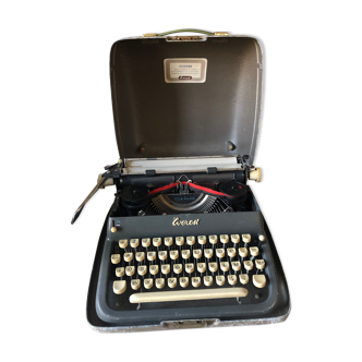 Everest deluxe typewriter