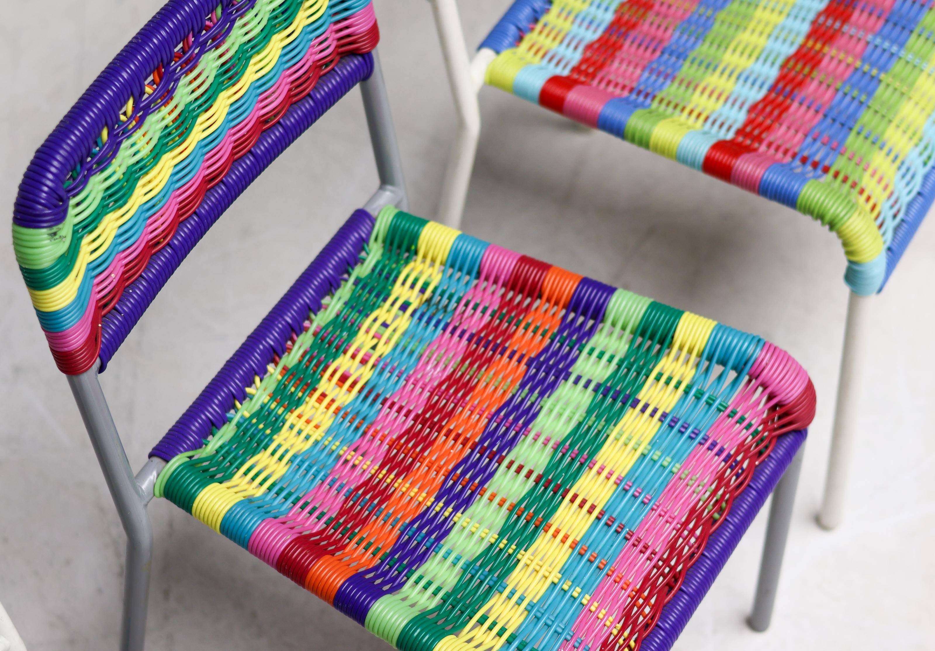 Ensemble de cinq chaises pour enfants IKEA Färgglad