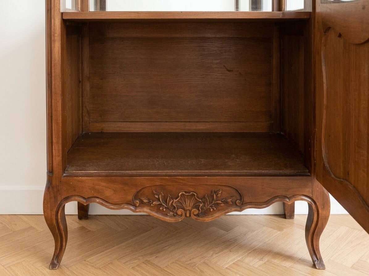 Vitrine ancienne en bois massif style classique