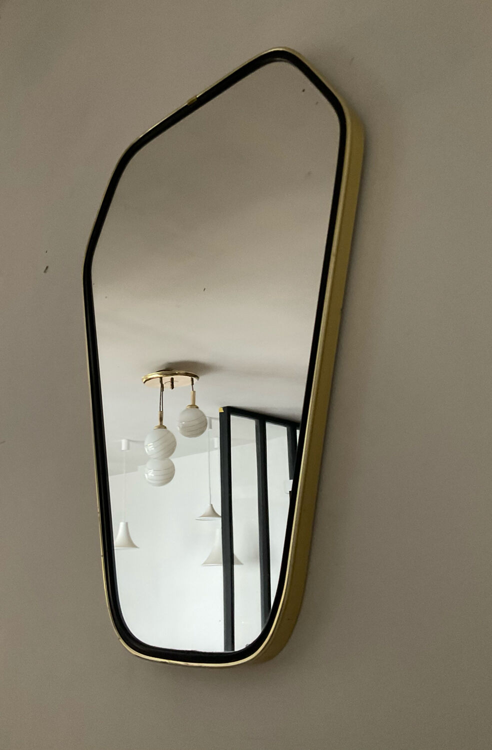 Asymmetrical free-form mirror from the 60s-70s