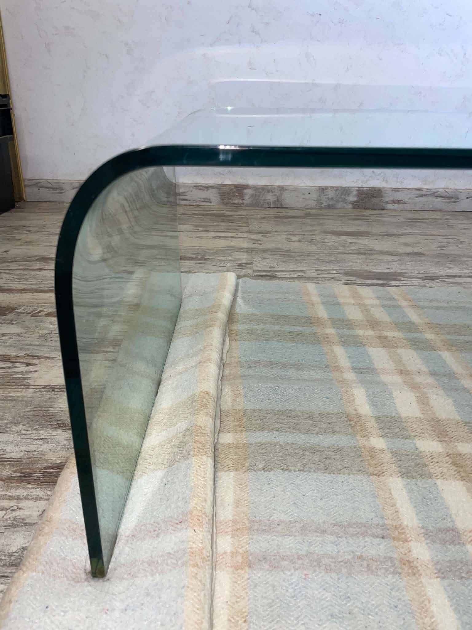 Curved glass design coffee table