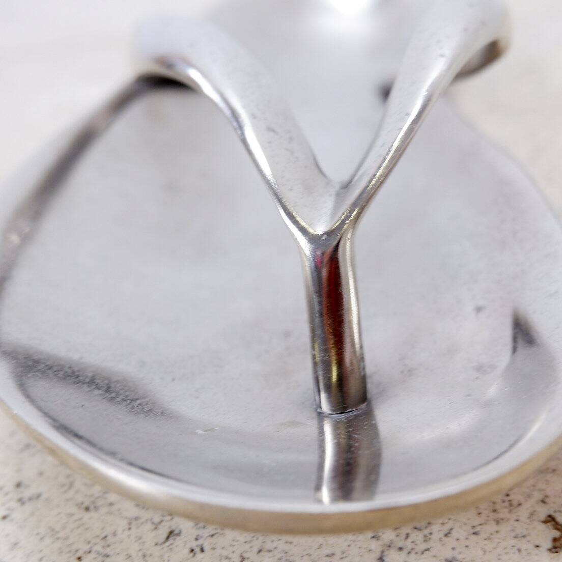 Aluminum pocket emptier flip flop