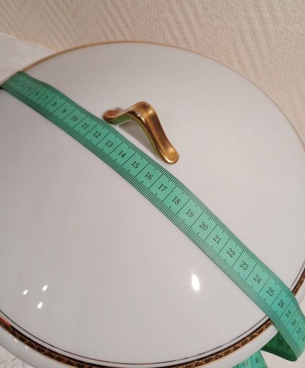 Porcelain vegetable serving dish