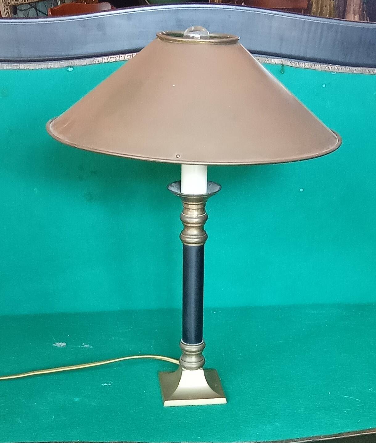 Ancienne lampe à poser style Empire abat jour métal