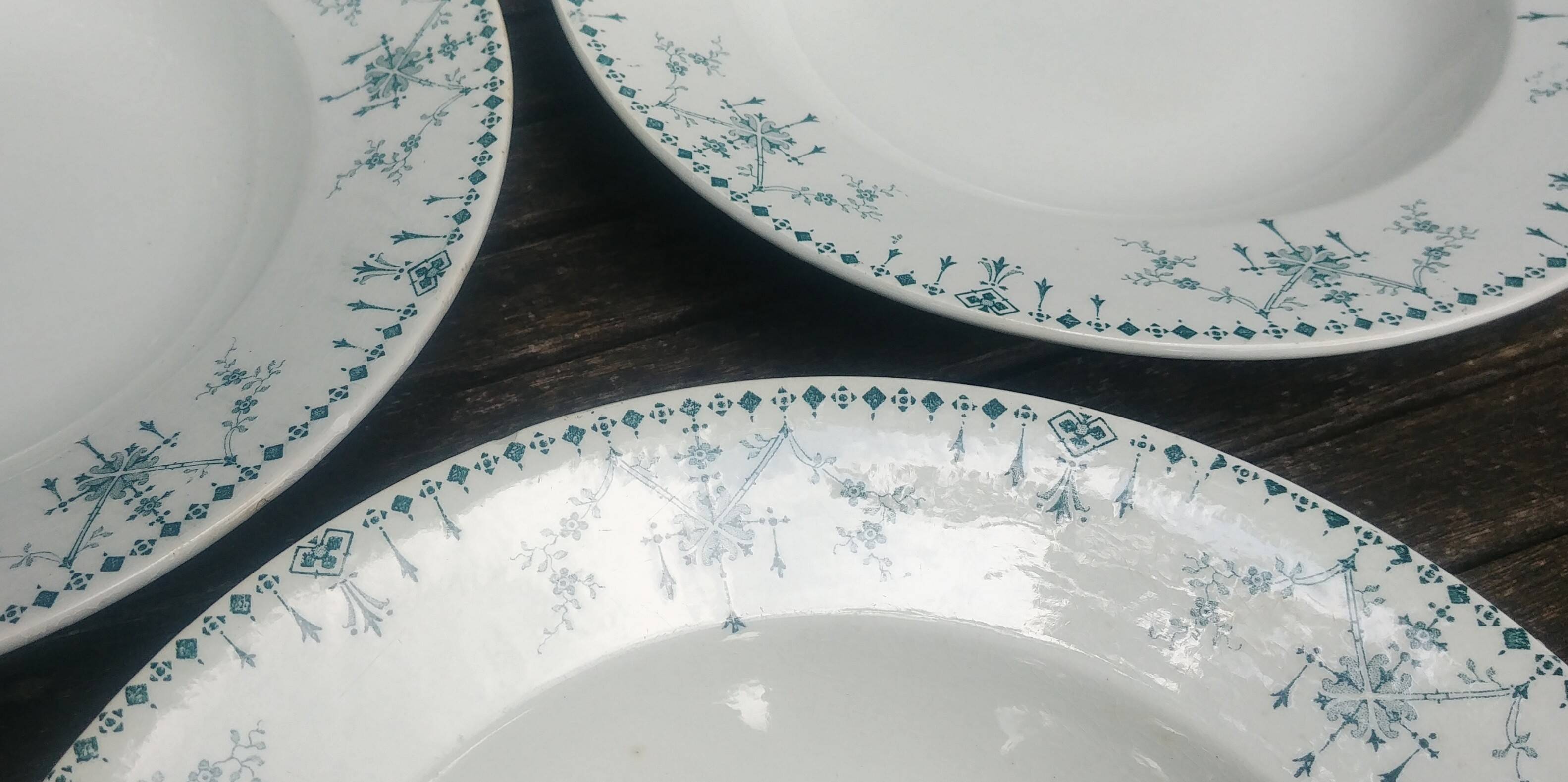 Three soup plates in opaque iron earth porcelain Moustier cluny KG model Victoria