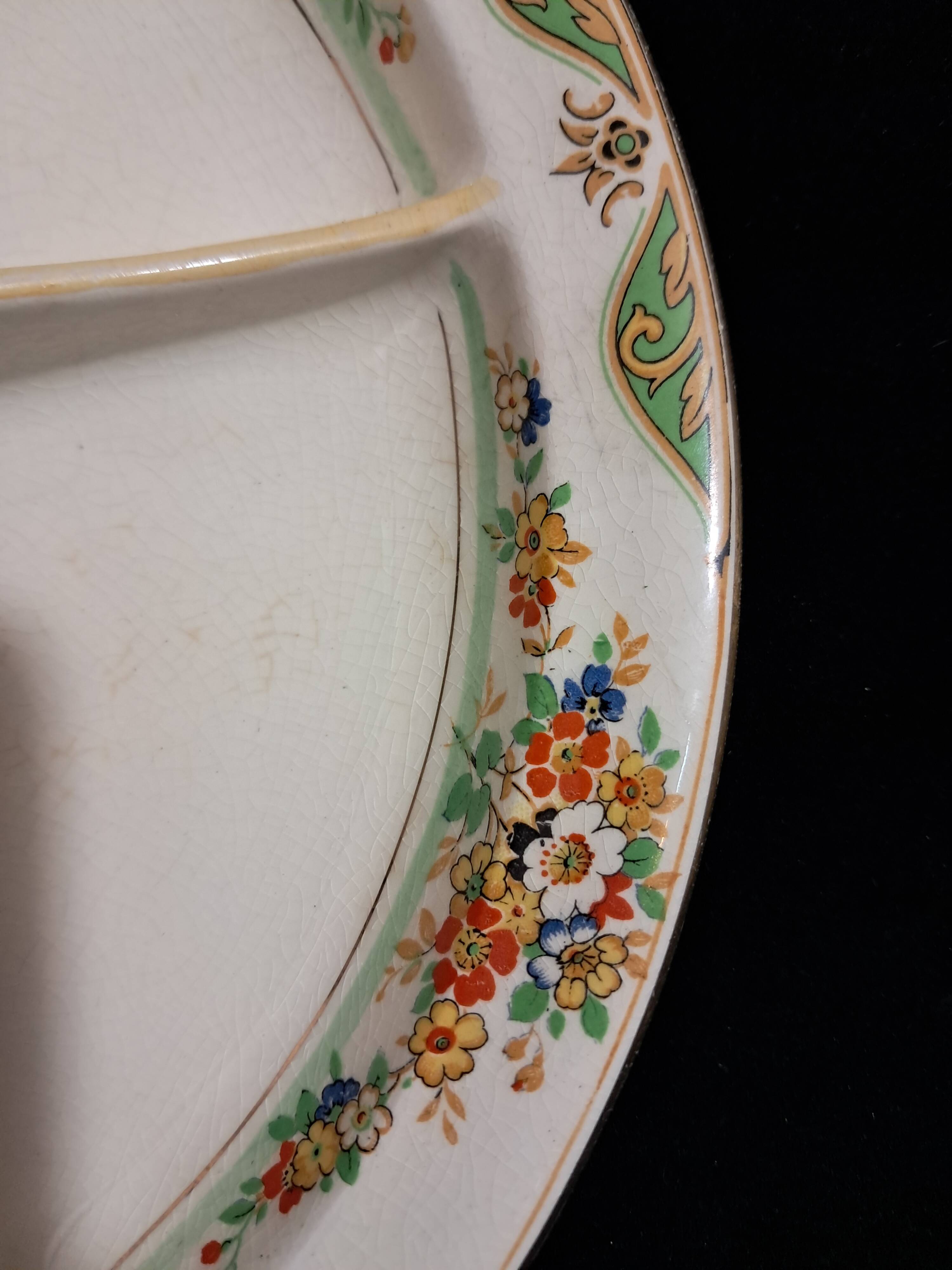 plat de service vintage avec compartiments en céramique anglais