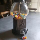 Chewing gum candy dispenser