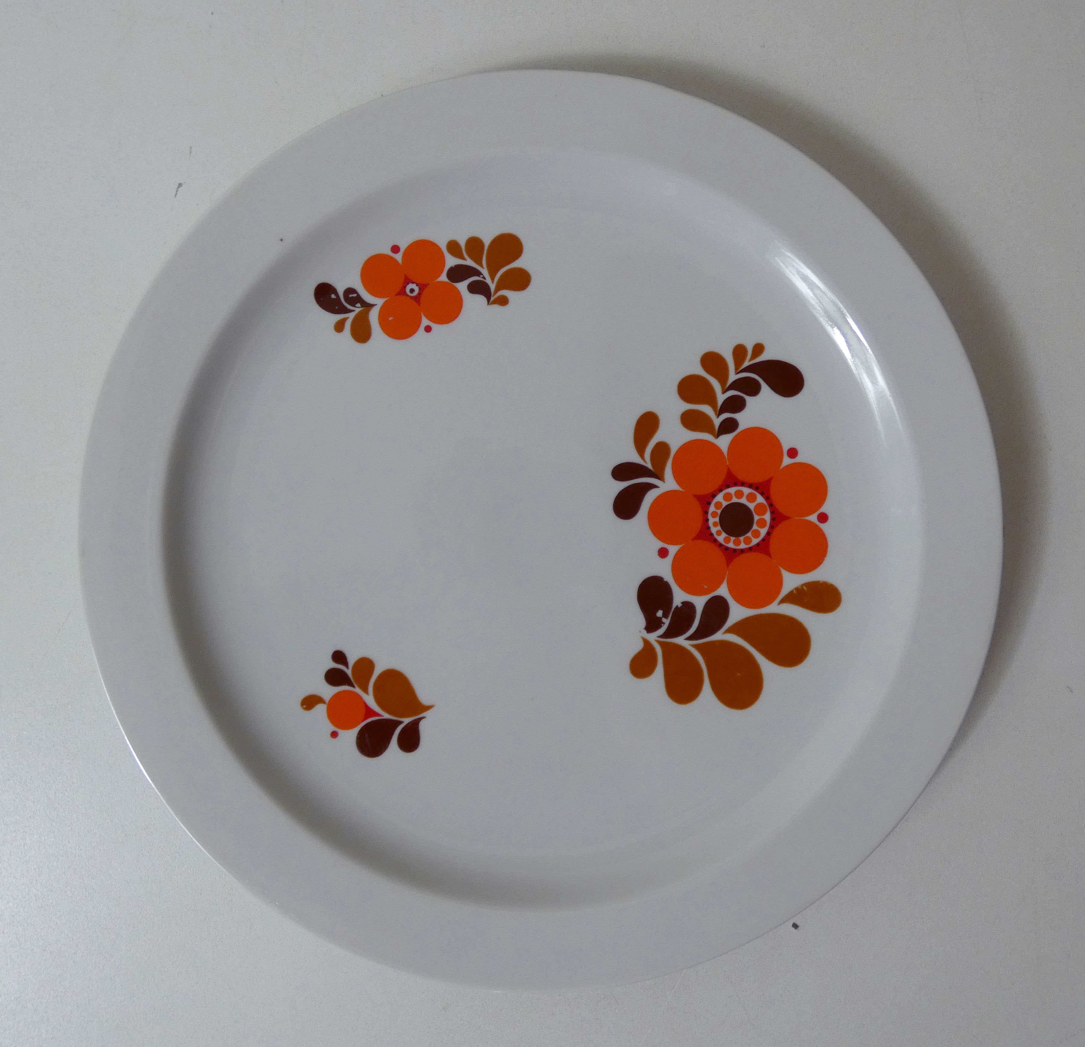 2 vintage Saxon porcelain presentation dishes