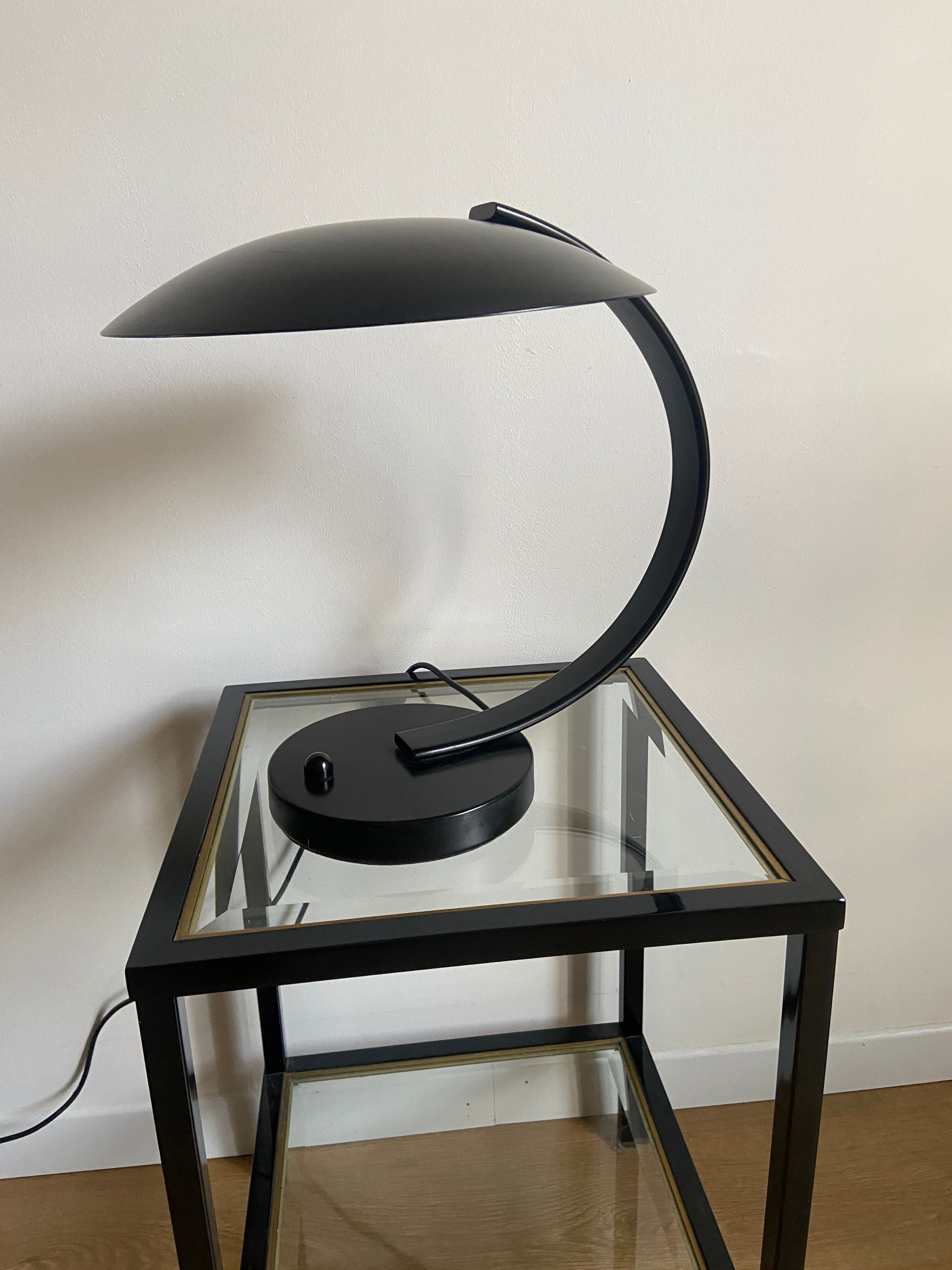 Lampe de bureau soucoupe noire par disderot pour soka made in france