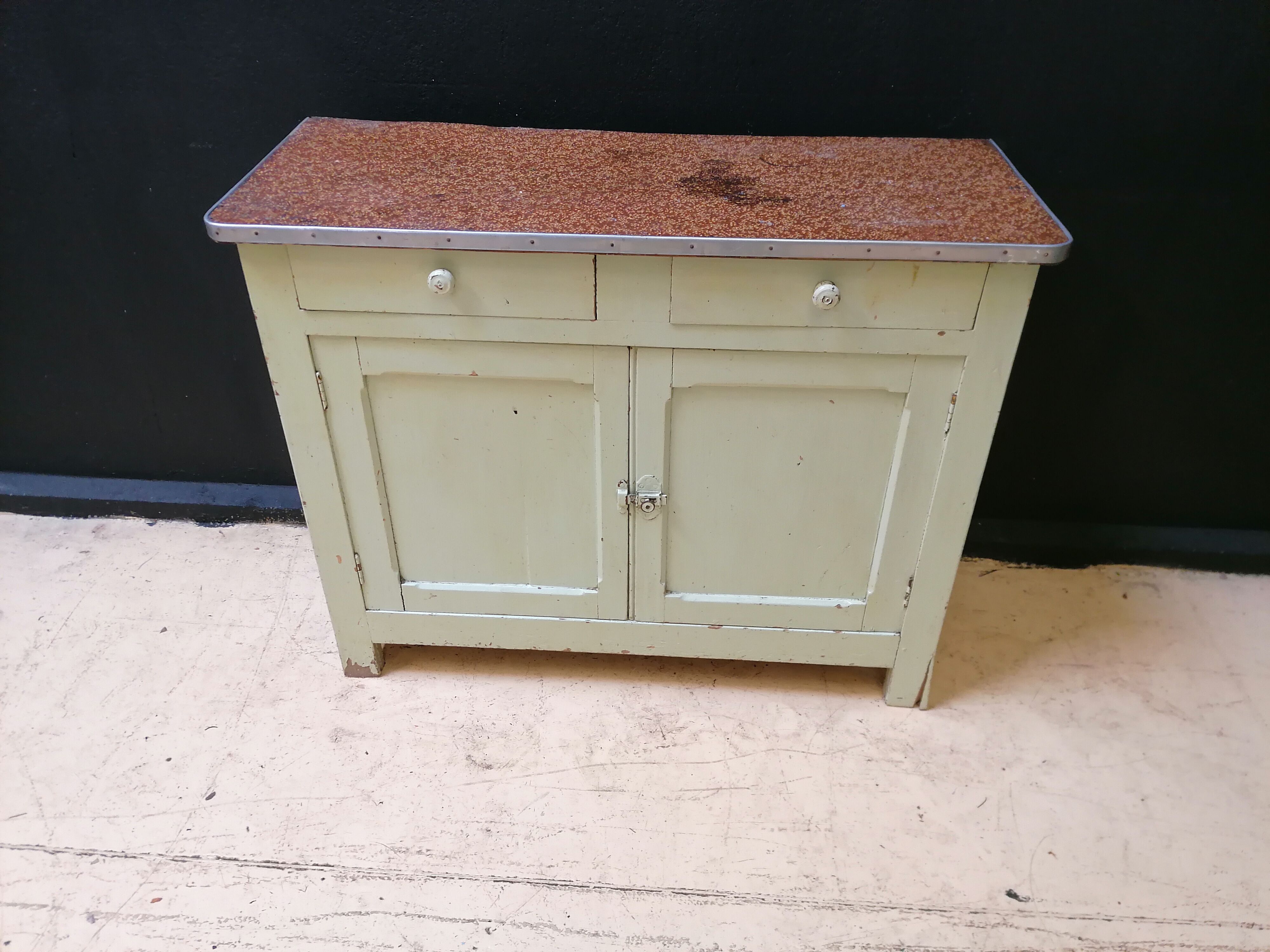 Furniture kitchen on in 60s formica