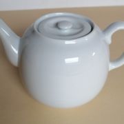 Théière Pillivuyt ancienne en porcelaine blanche