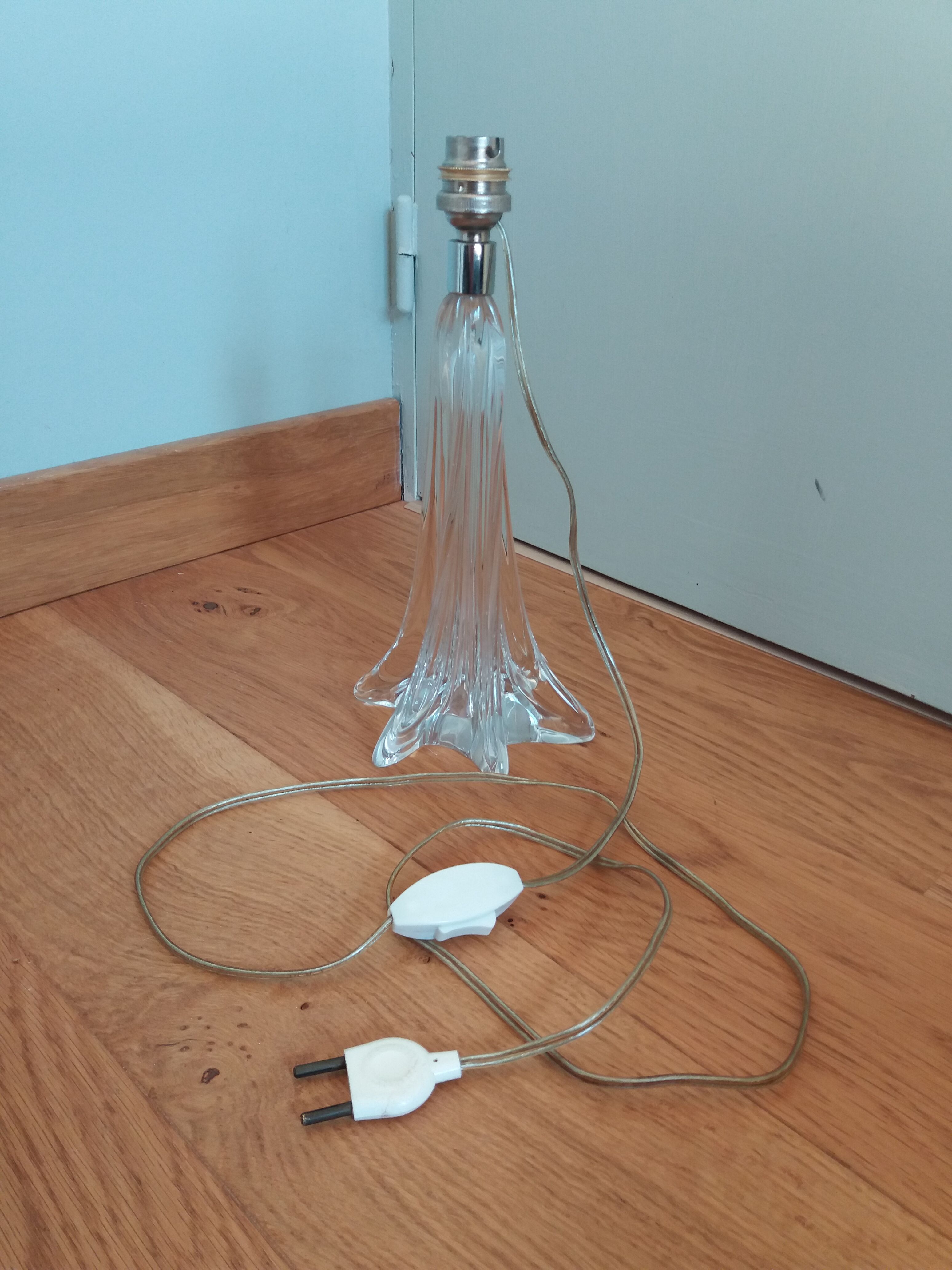 Foot lamp twisted in crystal or glass