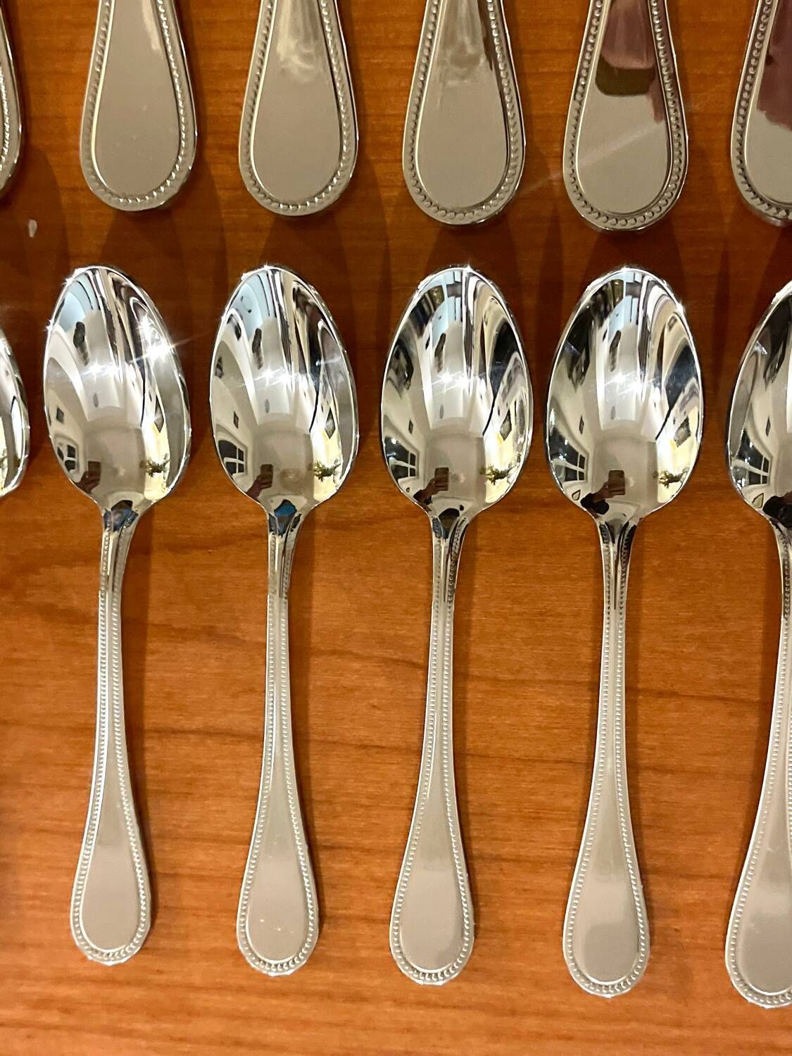 Christofle perles acier ,ménagère 38 pièces état neuf
