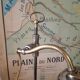 Old lamp to lay in gilded brass, arms collar of articulated swan