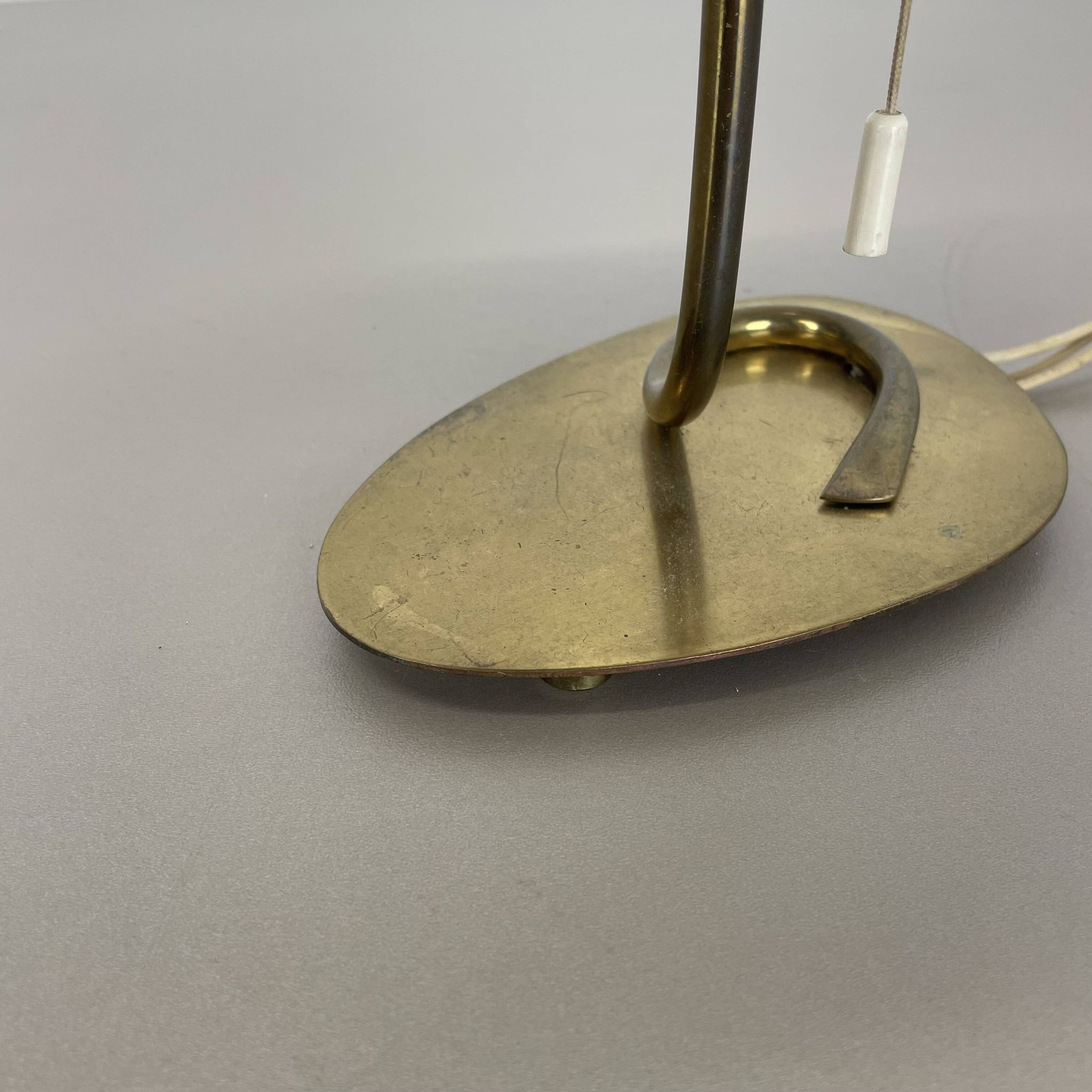 Lampe de table de 32 cm en laiton et tissu de style Kalmar, Autriche, années 1960