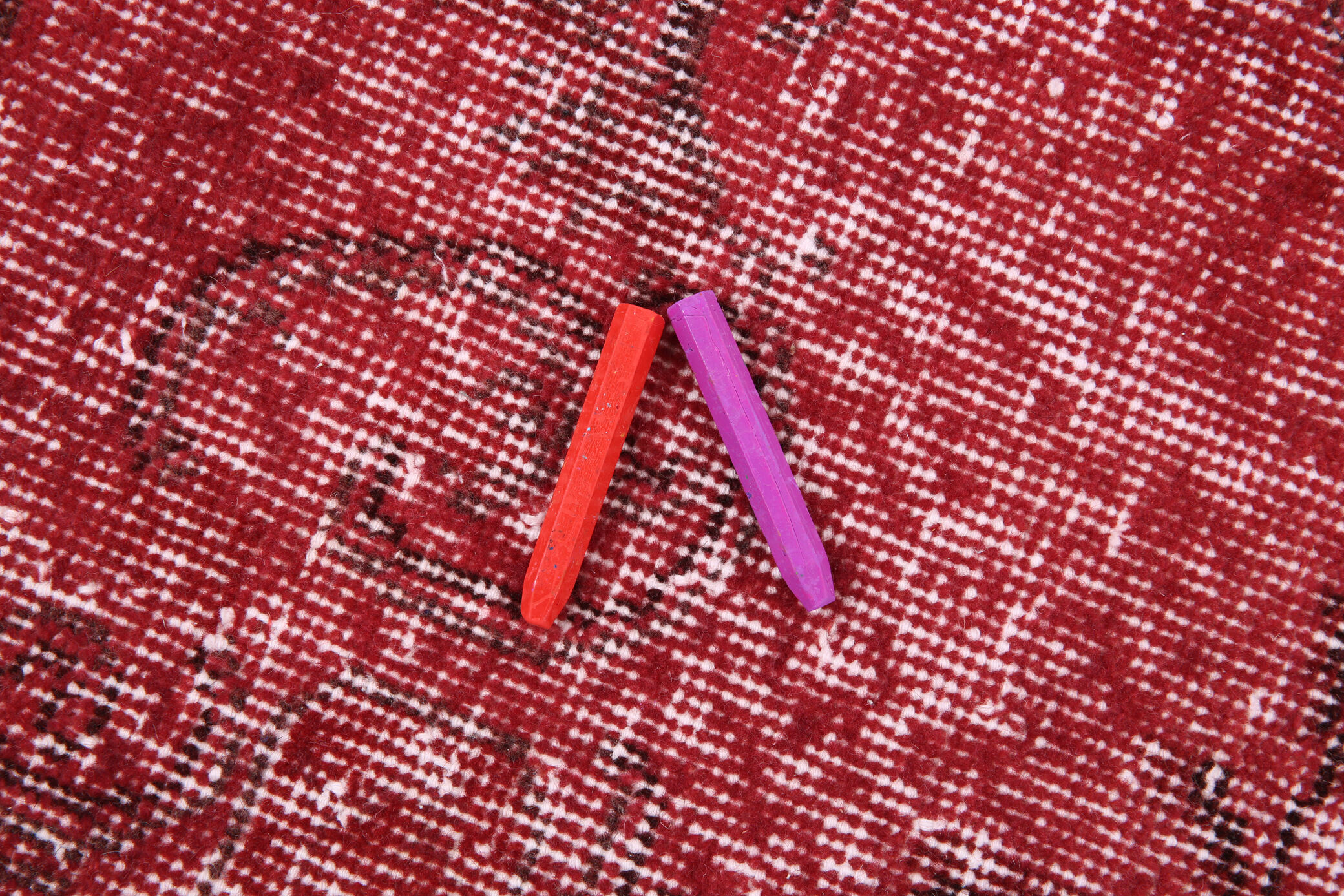 Tapis rouge affligé vintage 195x113cm