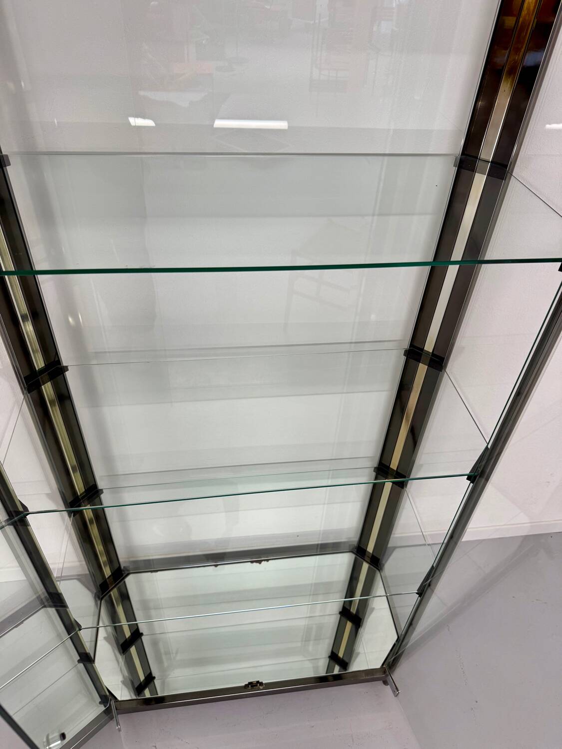 Antique display cabinet shelf in brass metal Italian design from the 70s