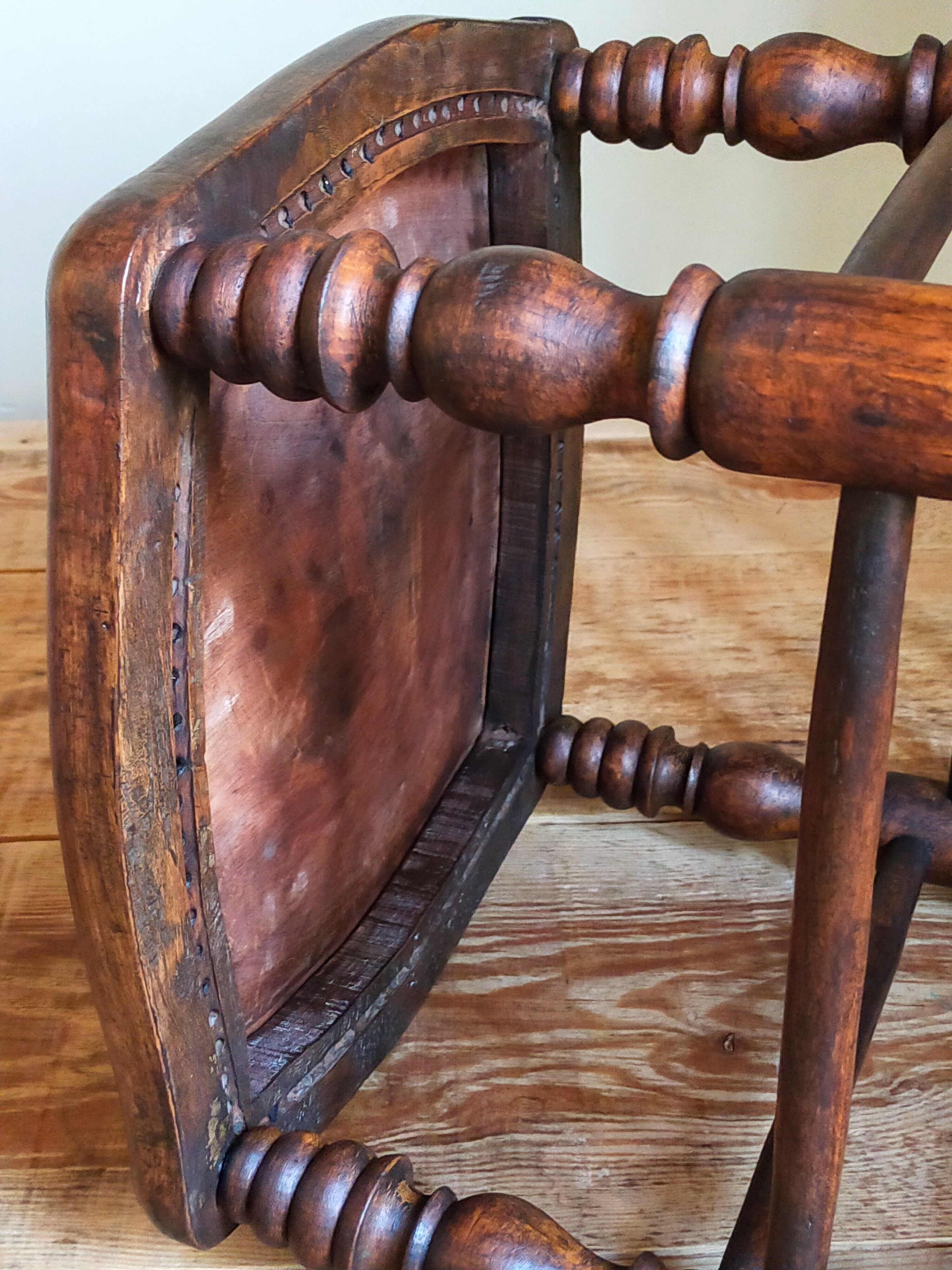 Stool in turned solid wood