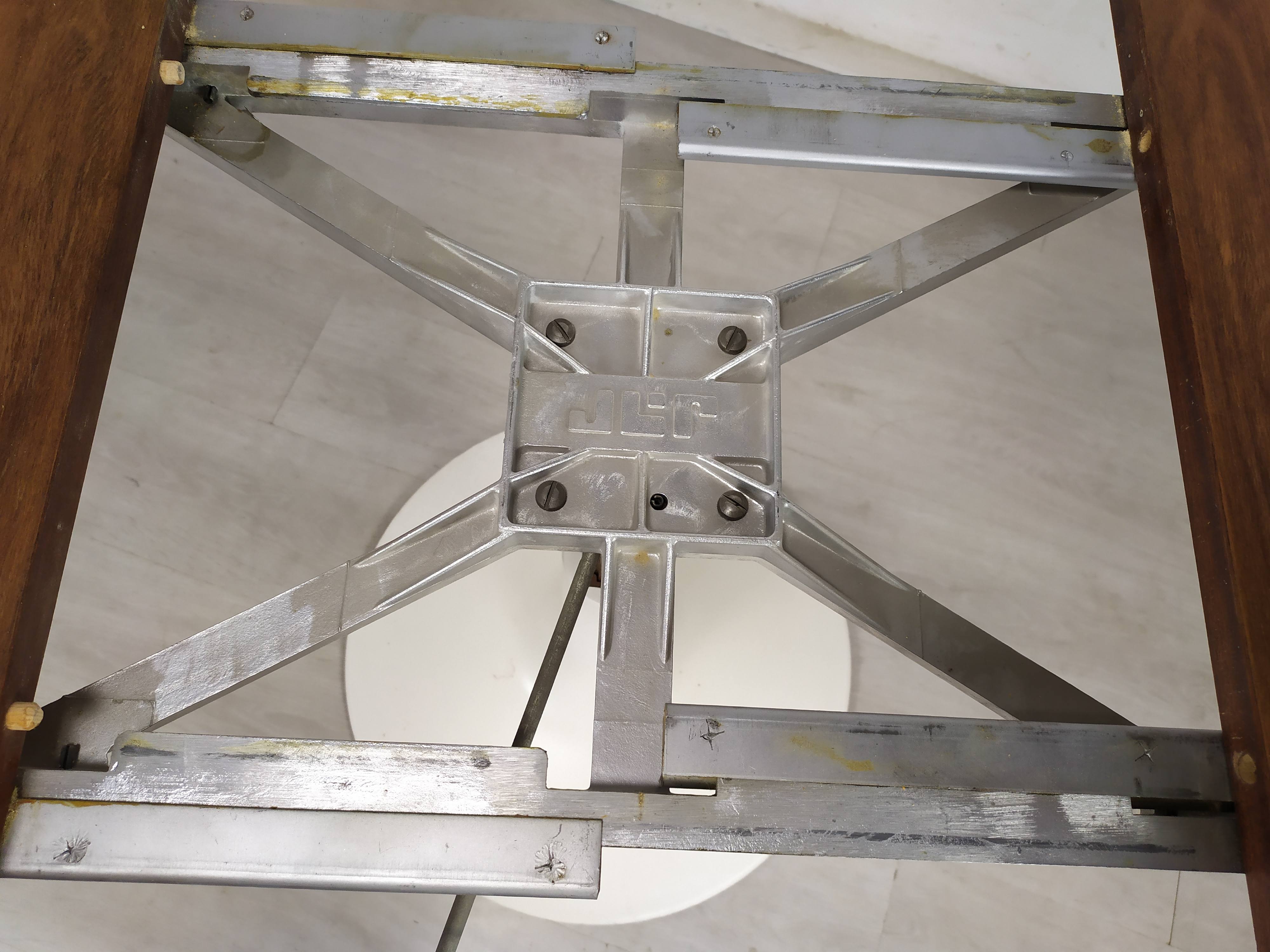 Vintage tulip foot system table