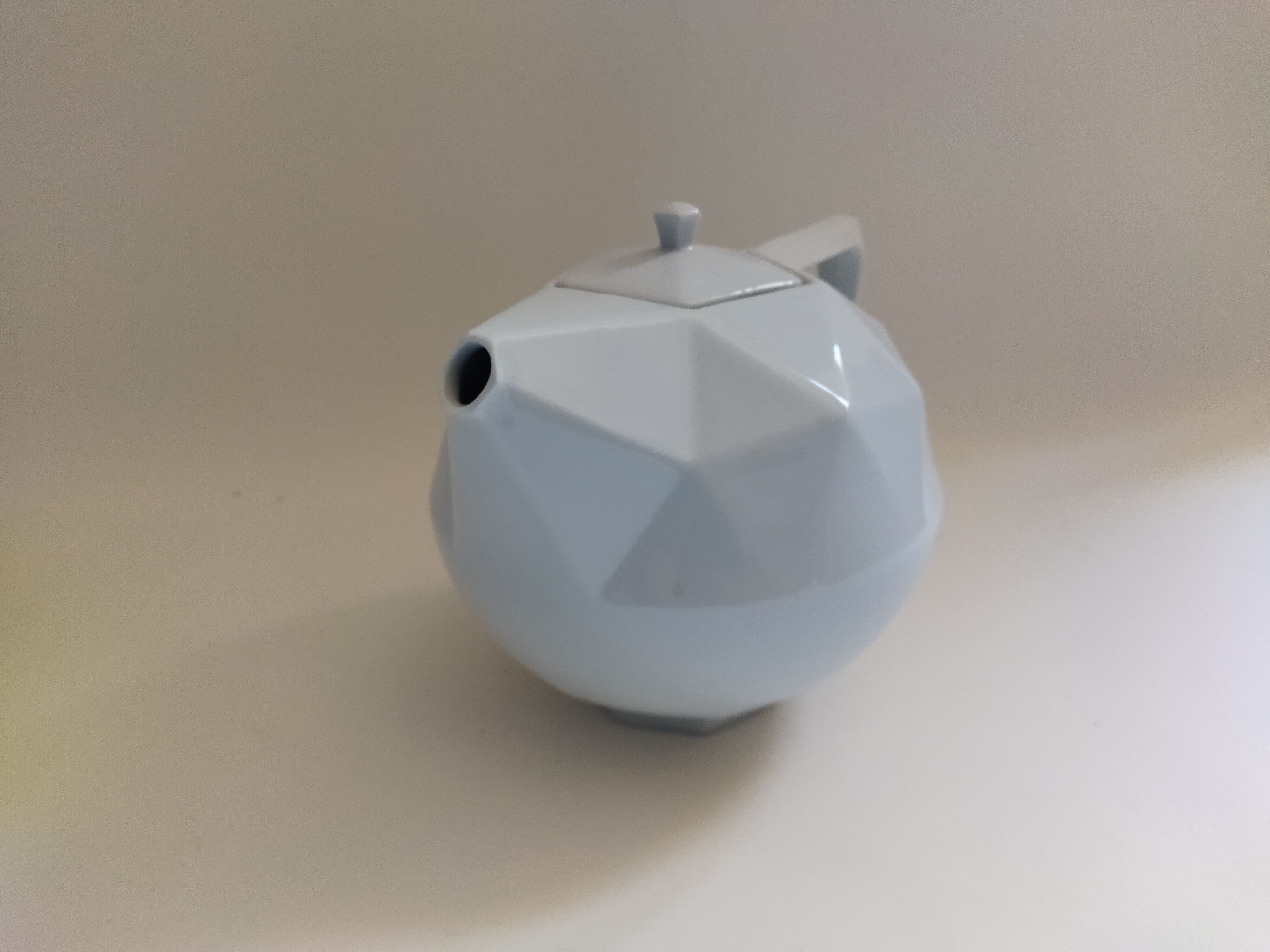 Porcelain teapot Deshoulières