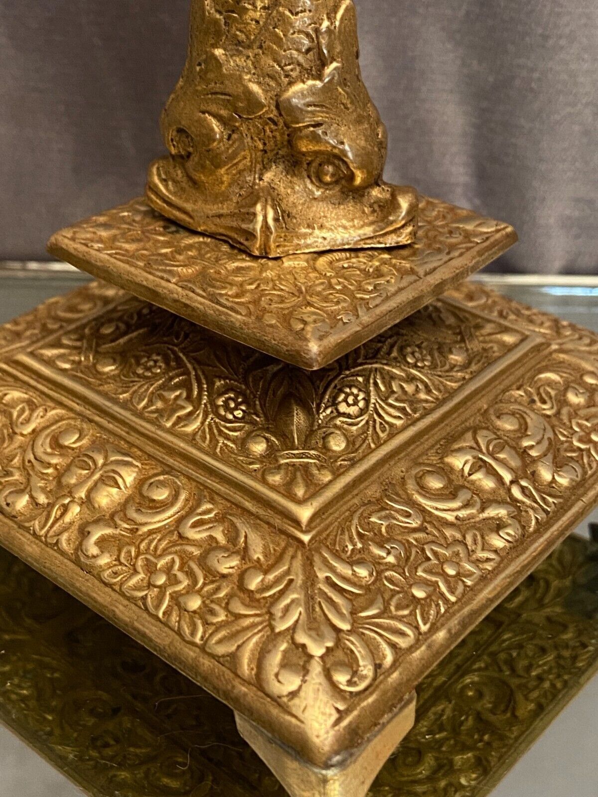 Lamp foot XIXth Louis XIV with stylized dauphin mounted in lamp without transformation