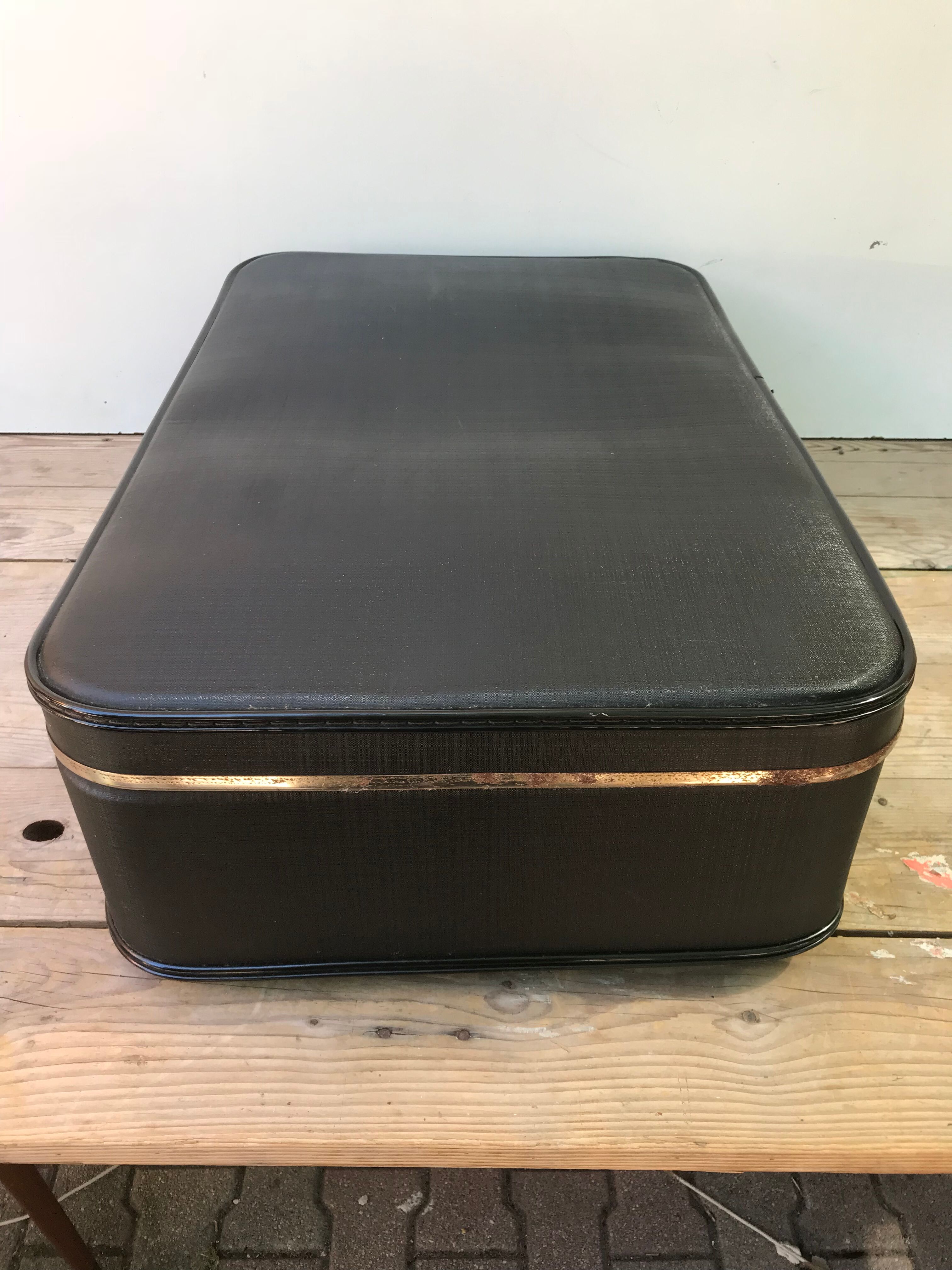 Old black suitcase with reinforcements & vintage bakelite handleOld suitcase black travel trunk + backup & handle bakelite vintage