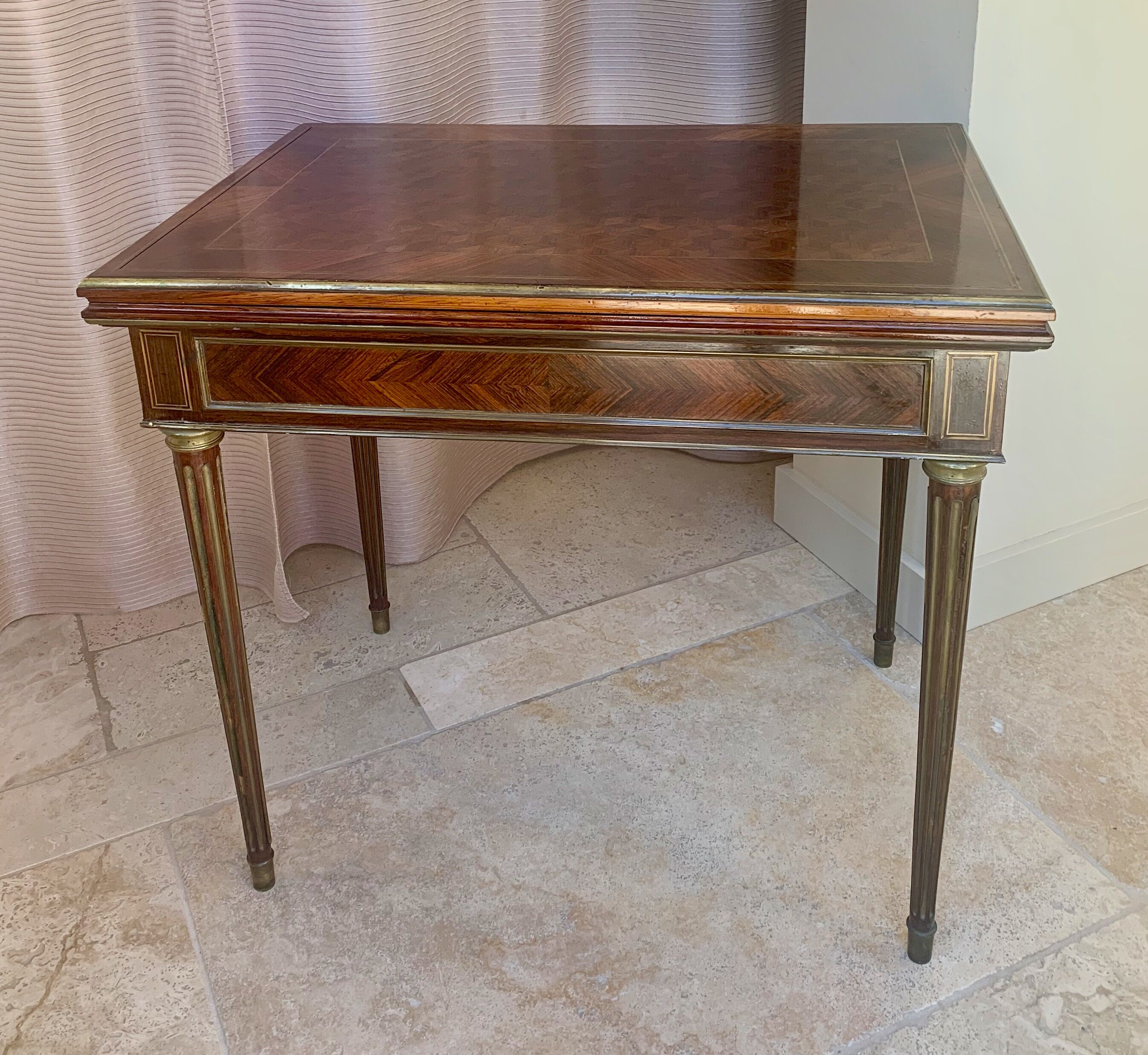 GAMES TABLE Louis XVI late nineteenth, in inlaid checkered rosewood and backgammon