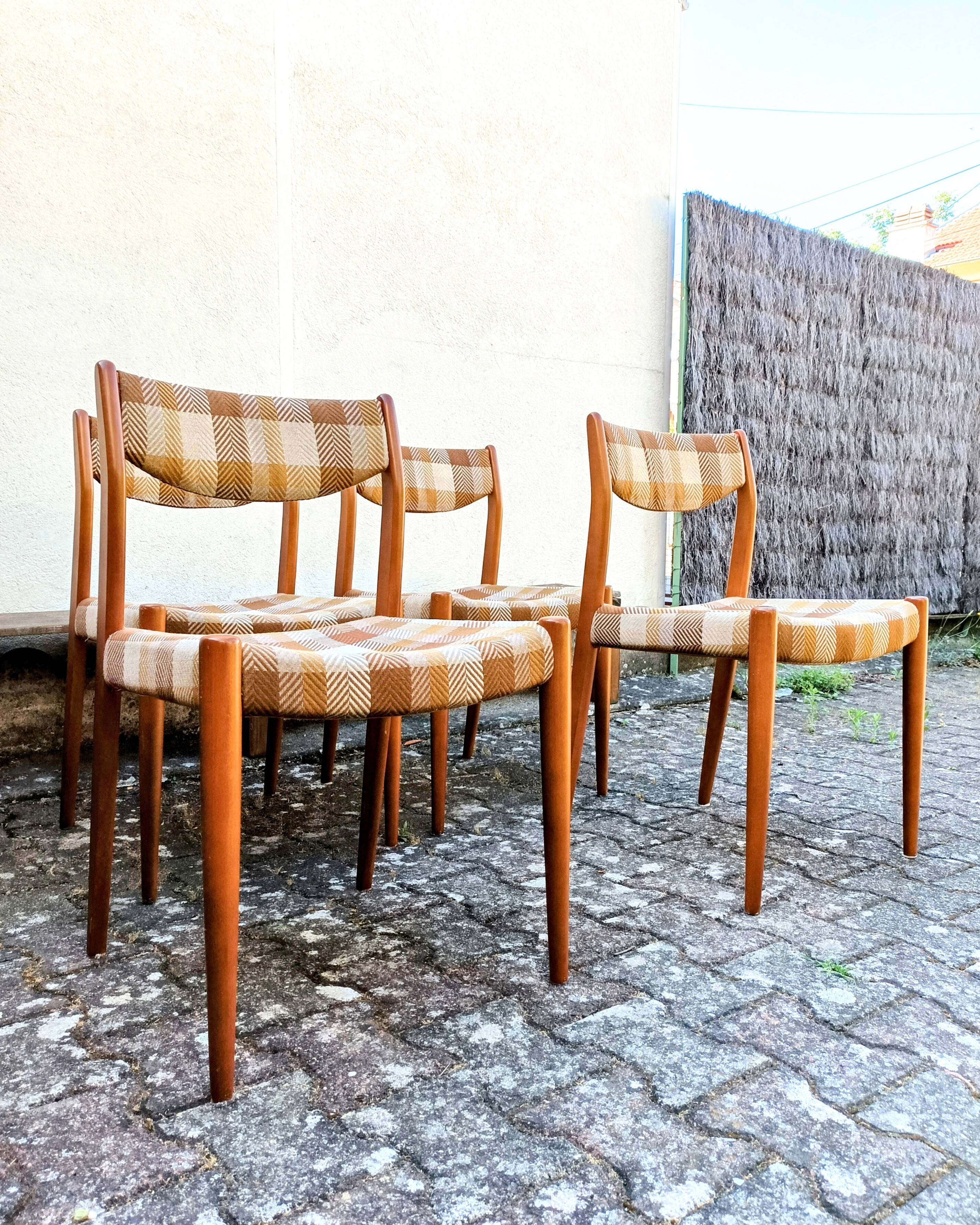 Chaises scandinaves tissu