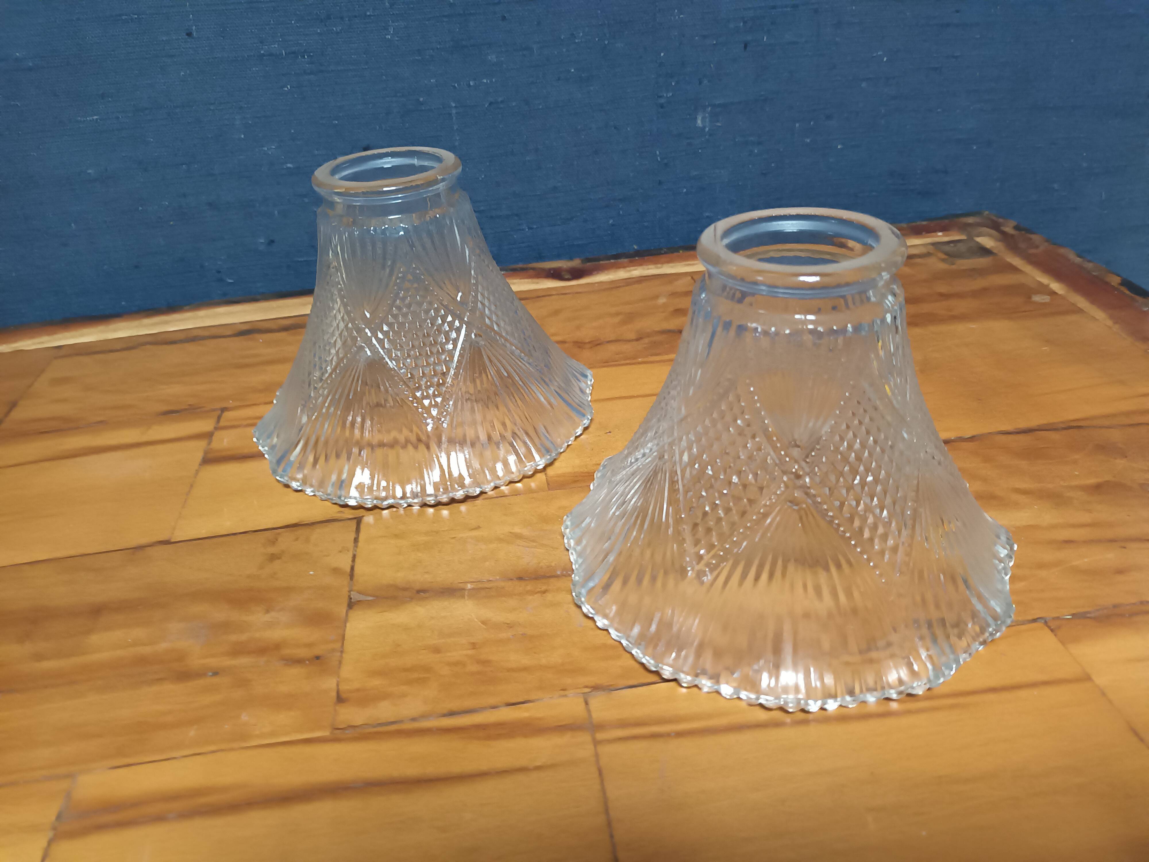 Tulip chiseled white glass