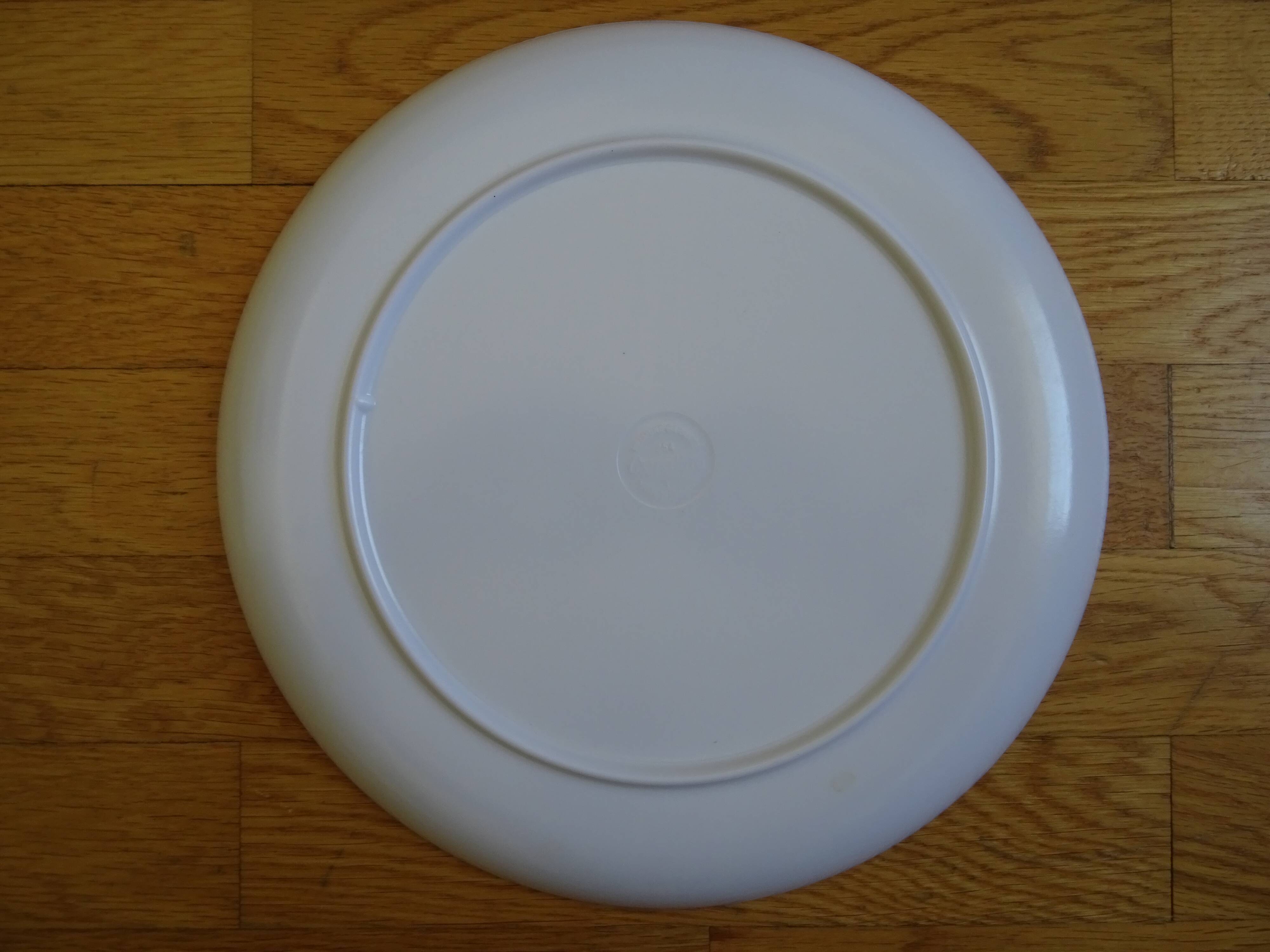 Series 6 Coraline plates in vintage melamine Rumilly France